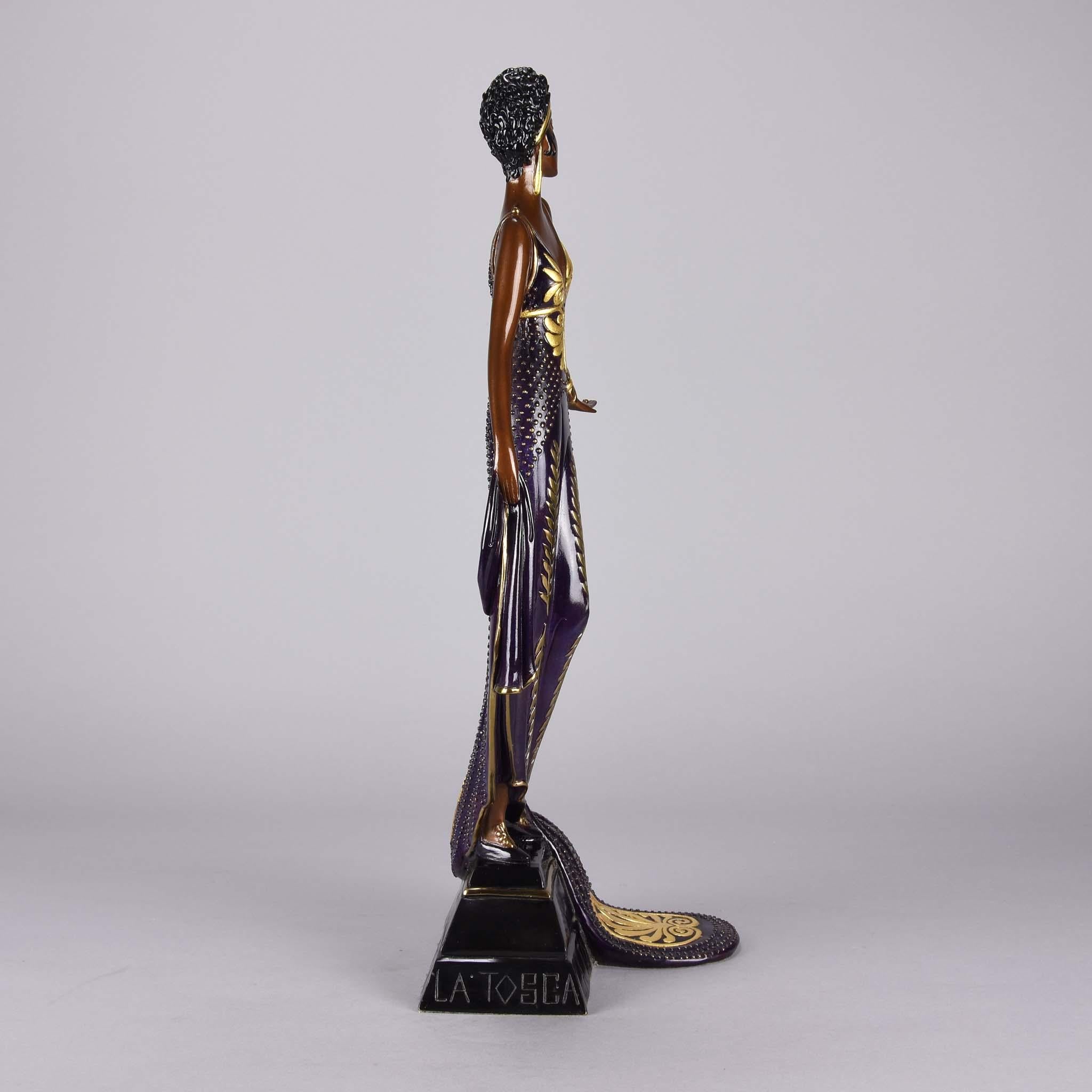 Eine attraktive, in limitierter Auflage gefertigte, kalt bemalte Art-Deco-Bronzefigur einer eleganten Schönheit in einem violetten, bodenlangen Kleid mit hervorragender Farbgebung und Detailtreue, signiert von Erté, nummeriert 145/500, datiert 1989