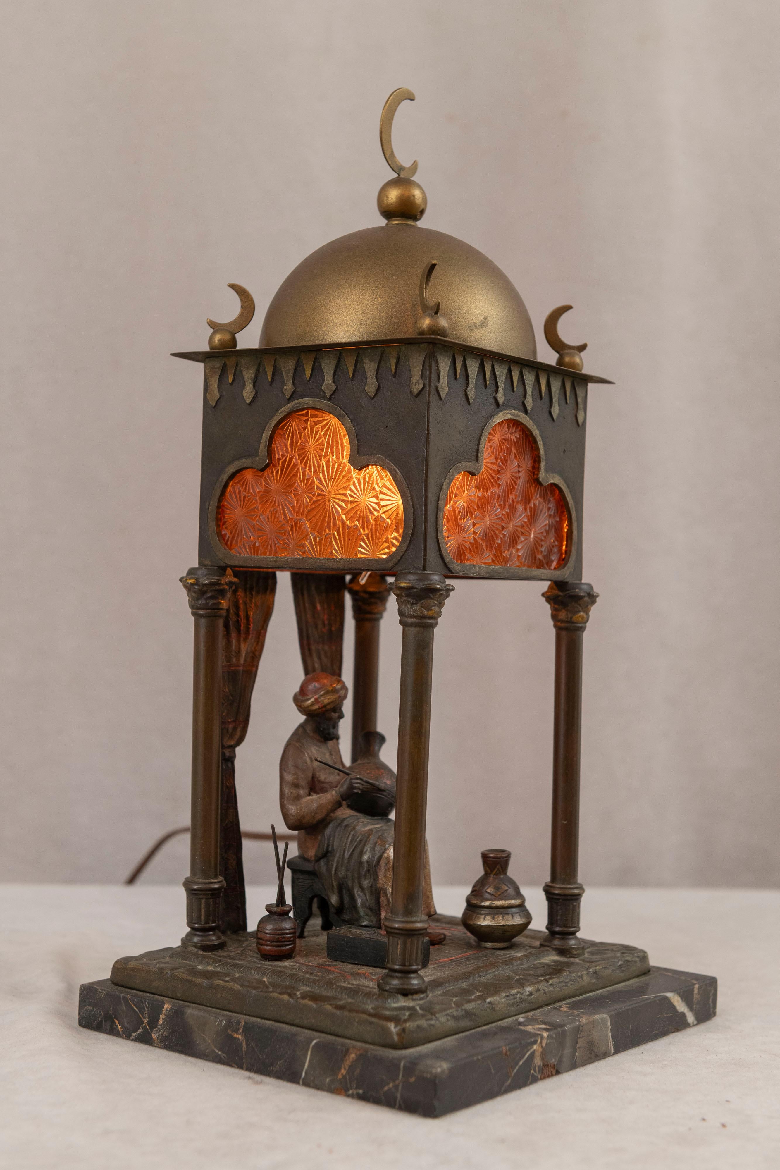 Cold Painted Orientalist Vienna Bronze Lamp, Artist Seated Working, Attr Bergman In Good Condition For Sale In Petaluma, CA