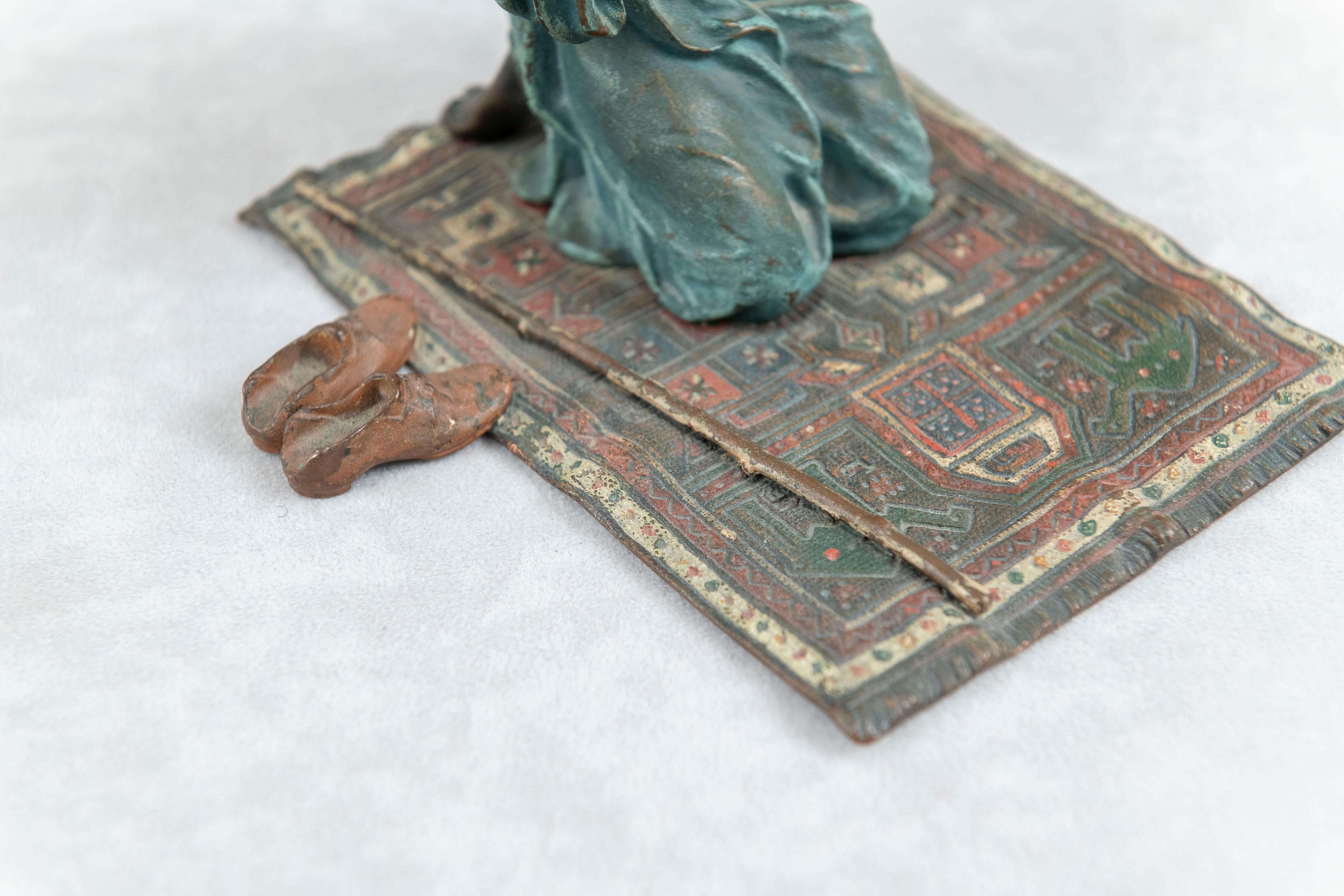 Cold Painted Vienna Bronze Orientalist Man Praying on Persian Rug, by Bergmann In Good Condition For Sale In Petaluma, CA