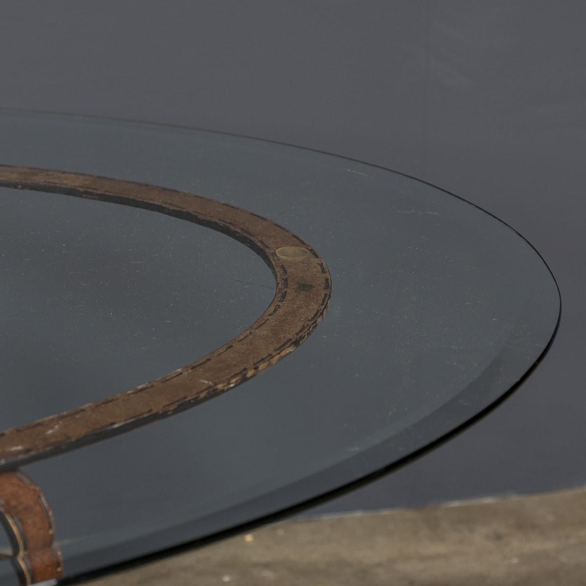 Table basse en fer forgé peint à froid avec sangle et points, plateau en verre, vers 1980 en vente 6