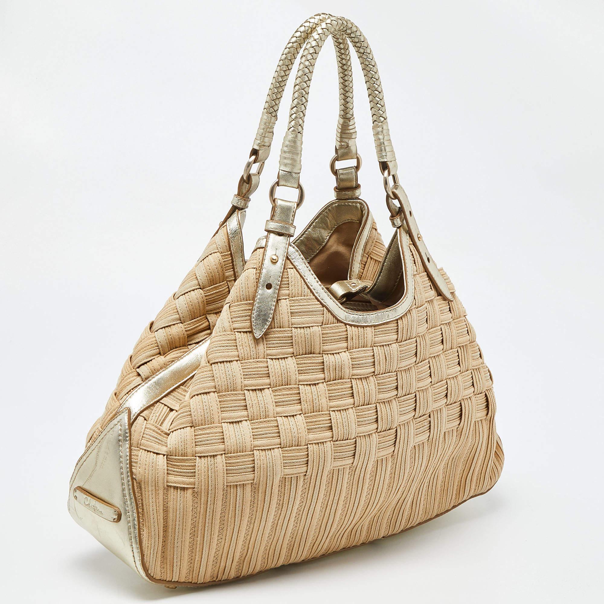 Cole Haan Beige/Oro: borsa in tela intrecciata e pelle In condizioni discrete in vendita a Dubai, Al Qouz 2