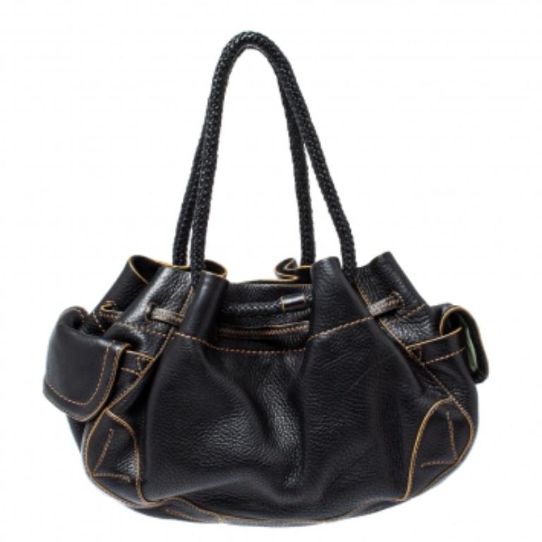 Cole Haan Leather Black Drawstring Braided Handle Hobo (Hobo à poignée tressée en cuir) Pour femmes en vente