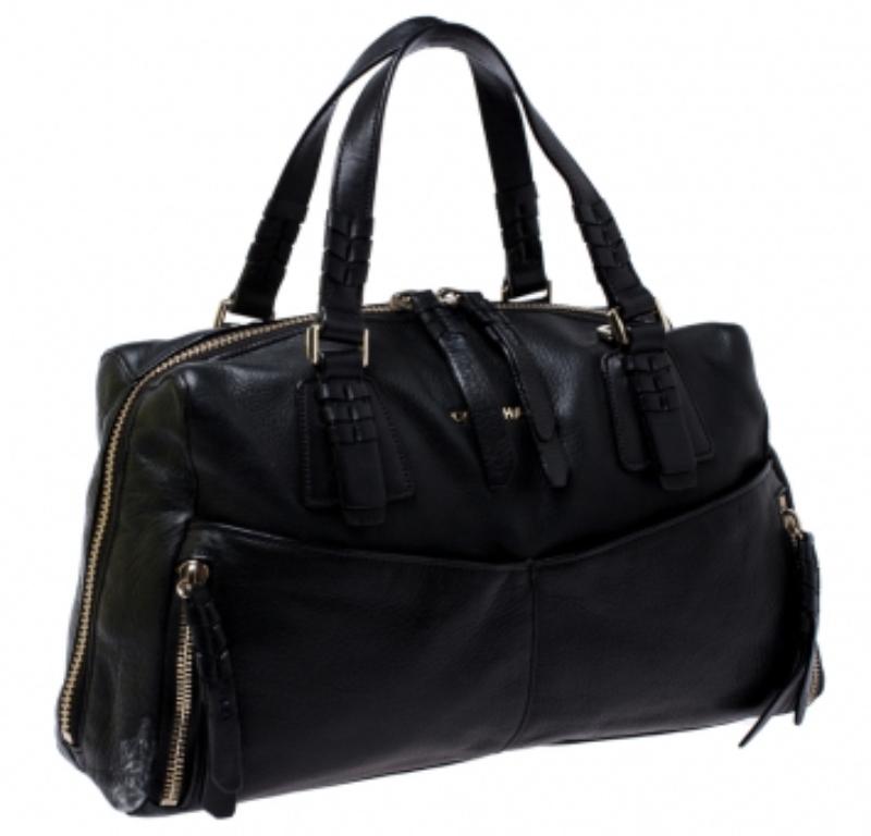 Noir Sacoche à poche frontale en cuir noir Cole Haan en vente