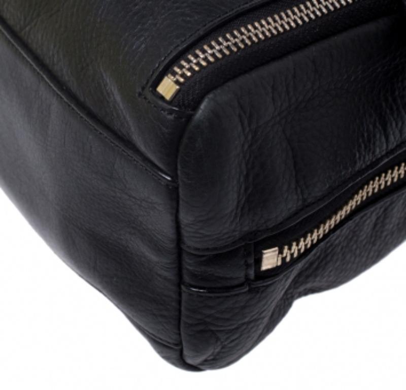 Sacoche à poche frontale en cuir noir Cole Haan en vente 1