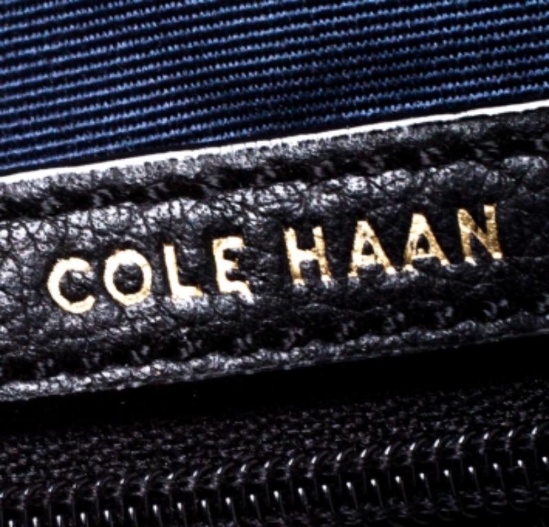 Sacoche à poche frontale en cuir noir Cole Haan en vente 4