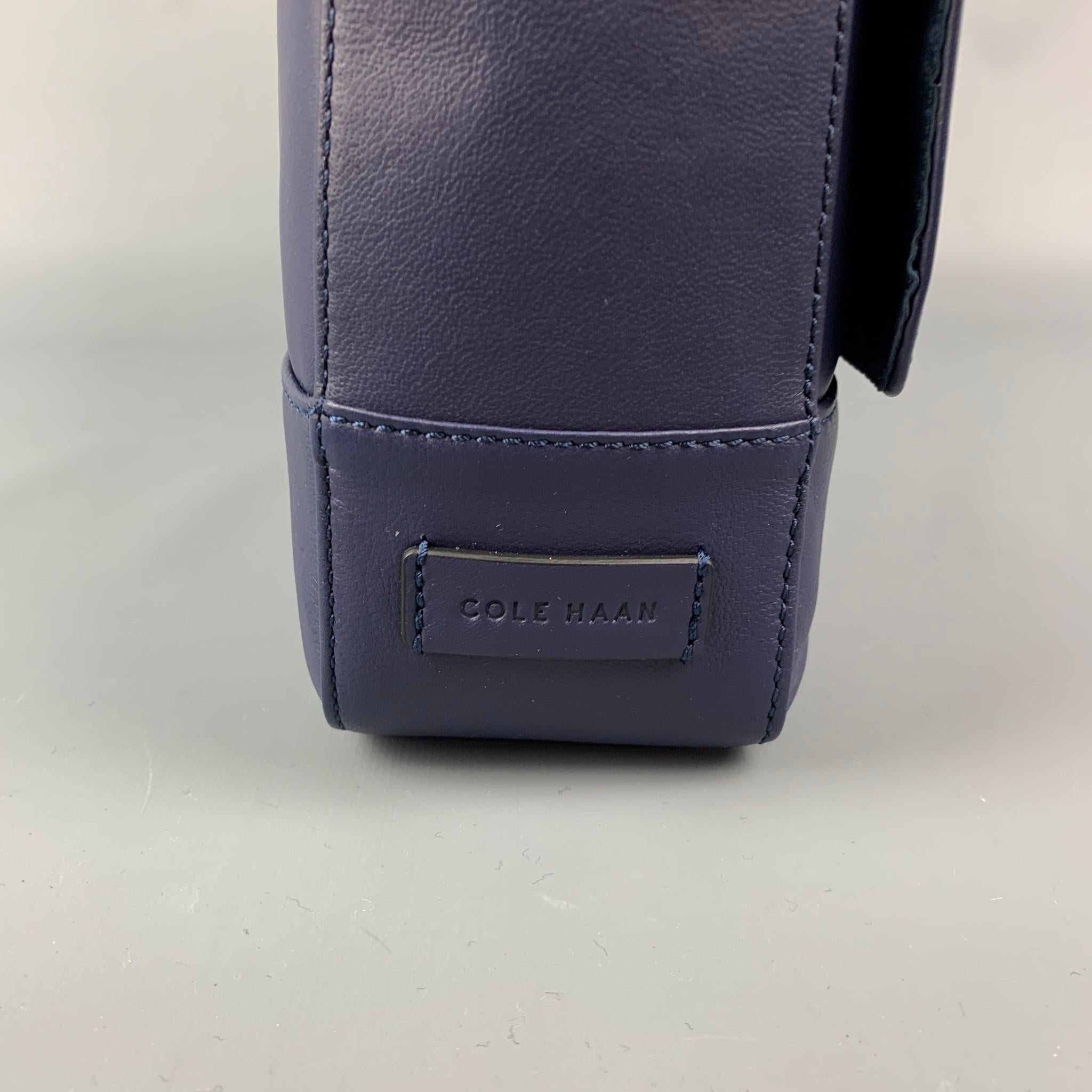 COLE HAAN Borsa messenger in pelle blu In condizioni Nuovo a San Francisco, CA
