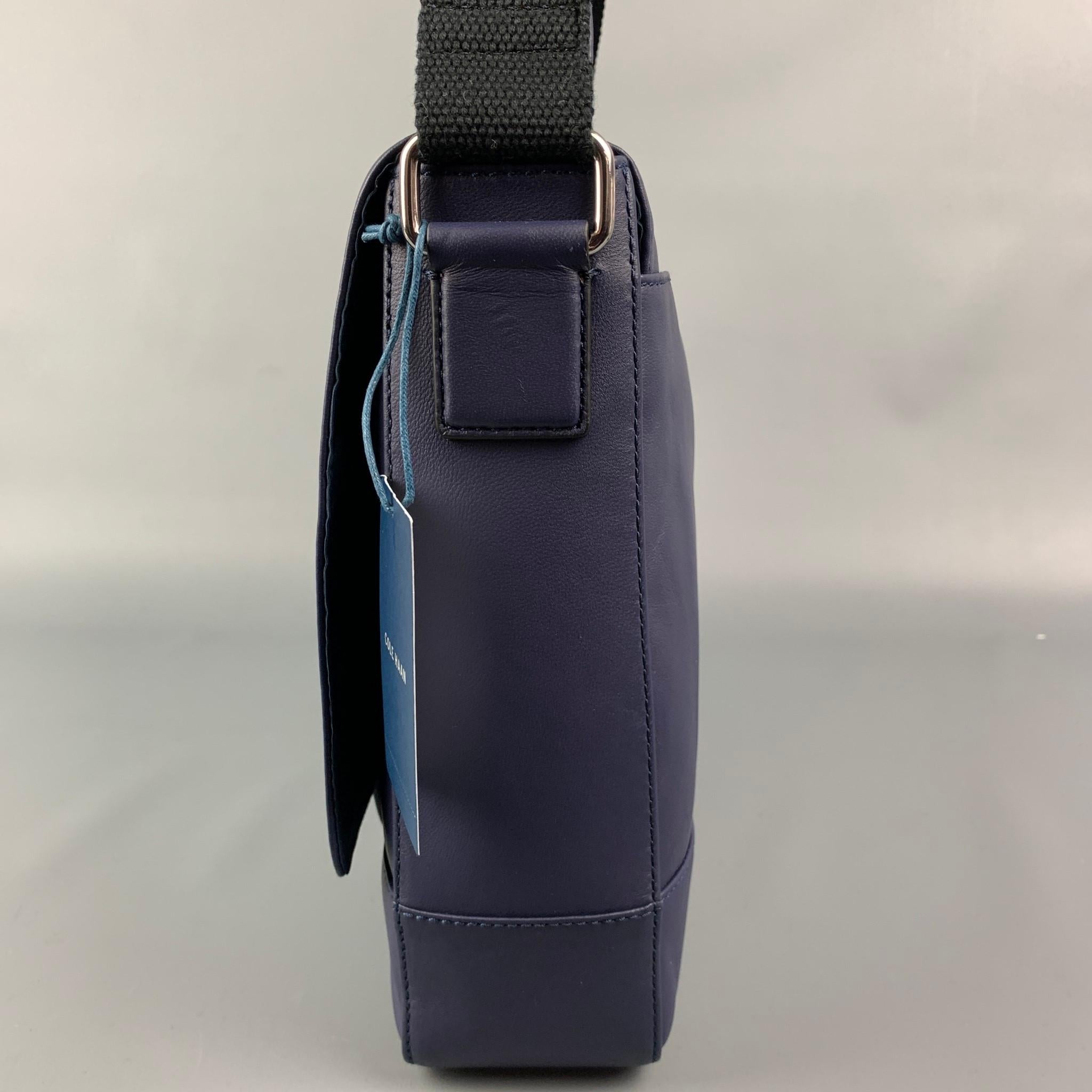 COLE HAAN Borsa messenger in pelle blu 1