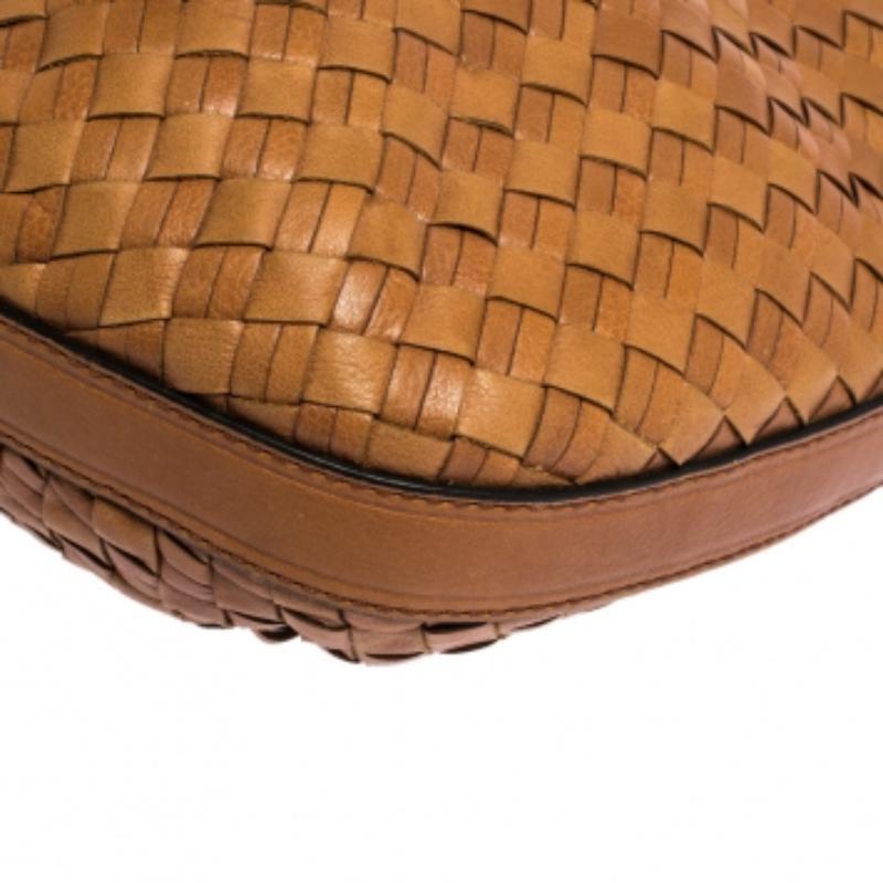 Cole Haan Braun gewebte Leder-Tote im Zustand „Relativ gut“ im Angebot in Dubai, Al Qouz 2