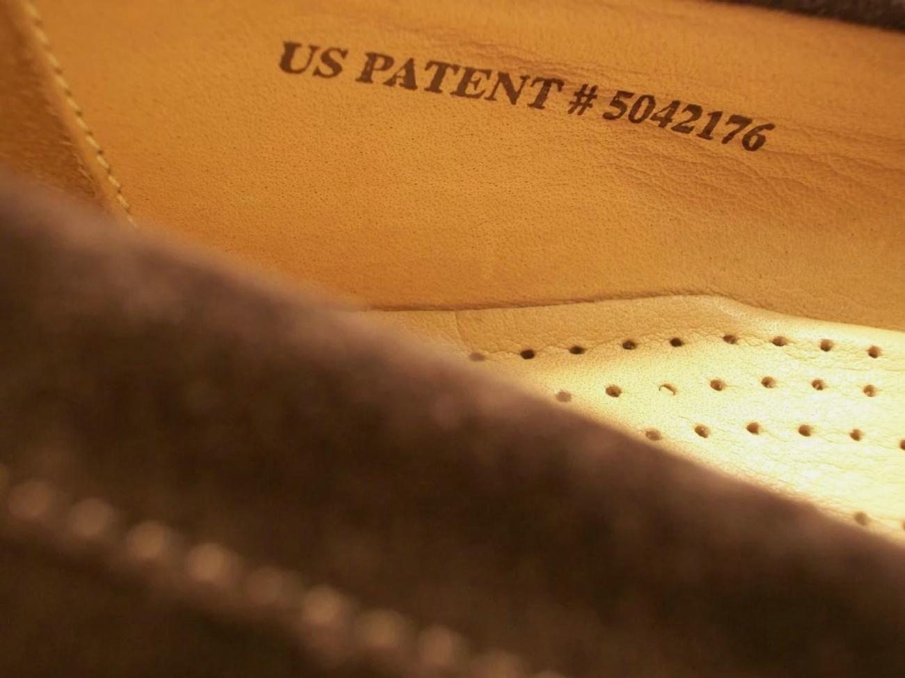 COLE HAAN/NIKE - Mocassini in pelle scamosciata marrone - Fibbia cromata - Misura 8.5 - Made in Italy in vendita 3