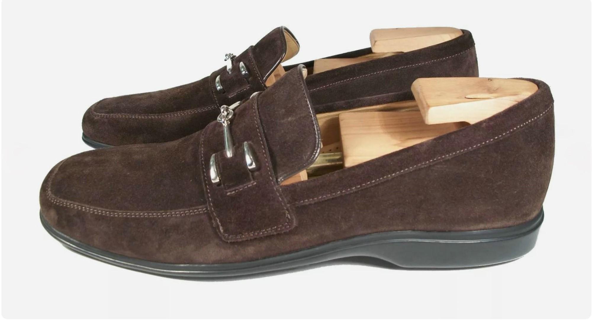 COLE HAAN/NIKE - Mocassini in pelle scamosciata marrone - Fibbia cromata - Misura 8.5 - Made in Italy In condizioni buone in vendita a Chatham, ON