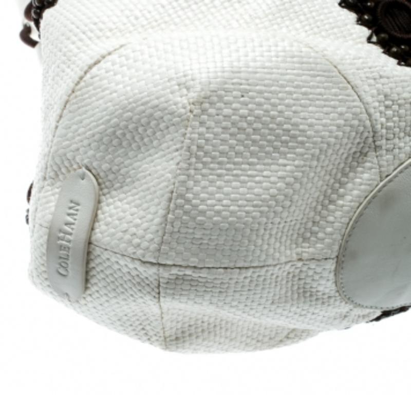 Donna Cole Haan - Borsa con perline in pelle intrecciata bianca/marrone in vendita