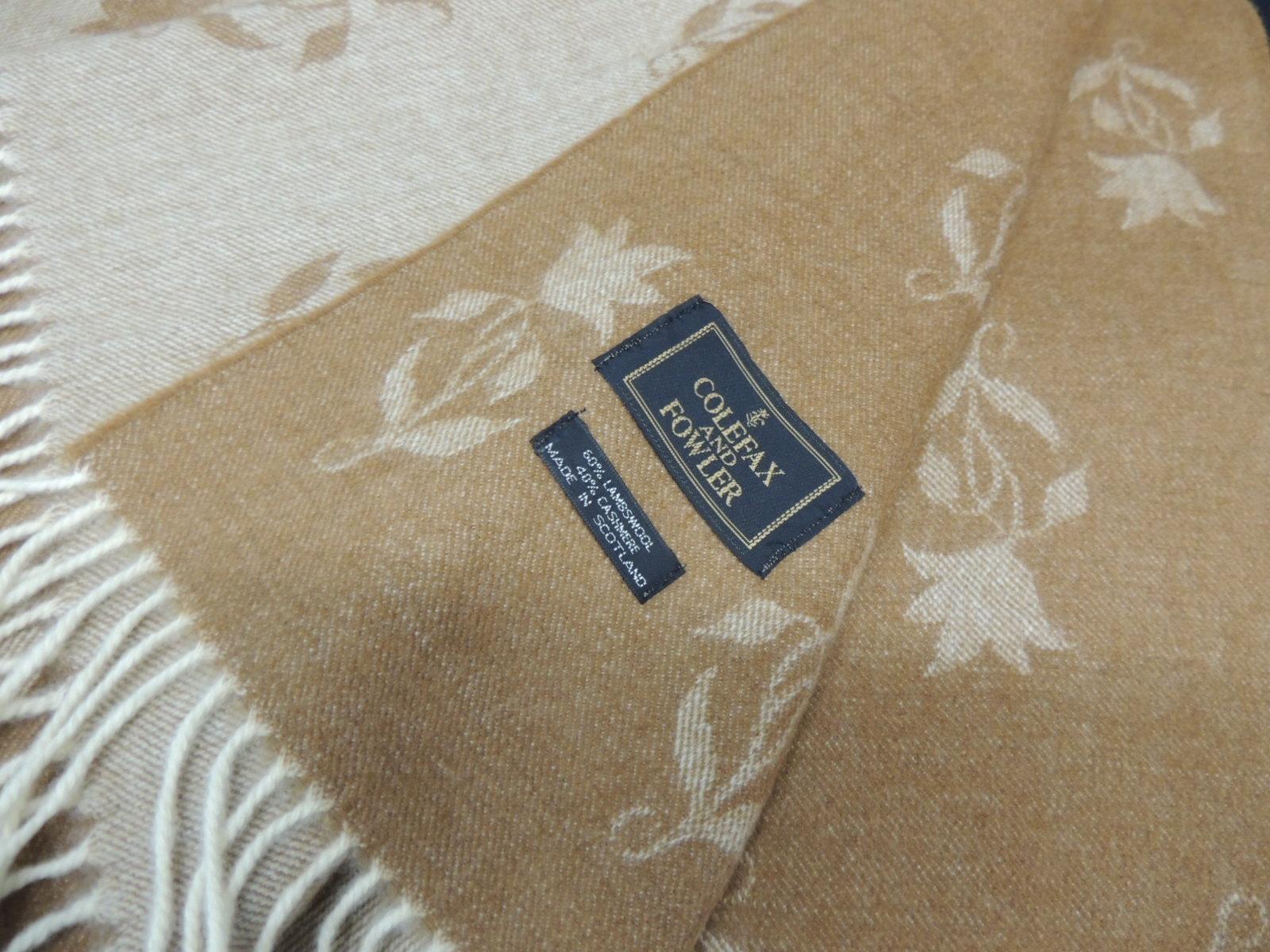 Colefax and fowler cashmere decorative throw.
Tone-on-tone camel and natural floral pattern.
Size: 53