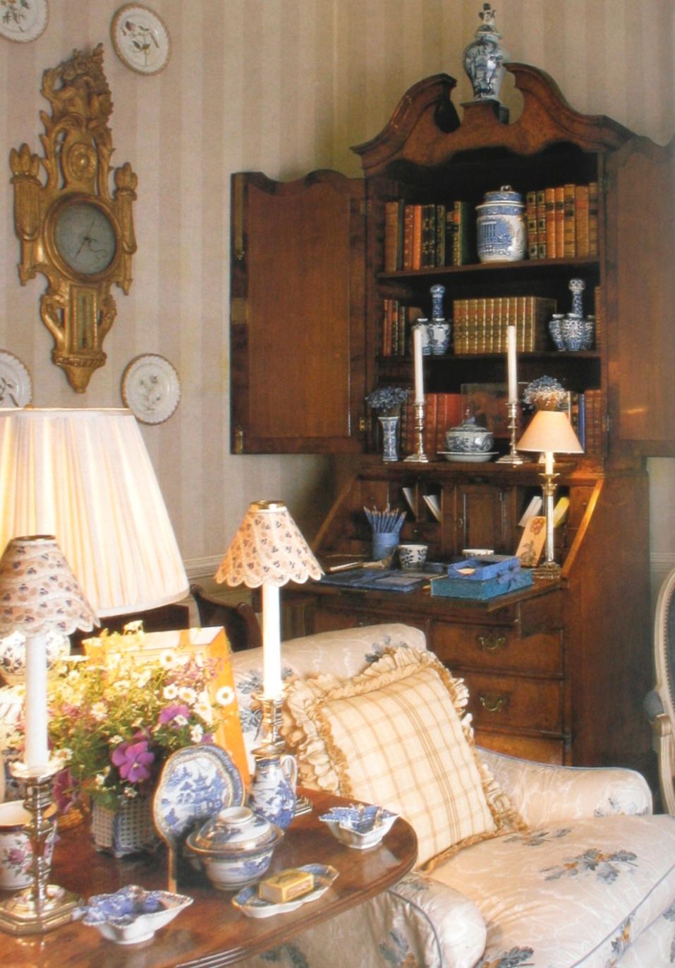 Colefax and Fowler, the Best in English Interior Decoration by Chester Jones 1