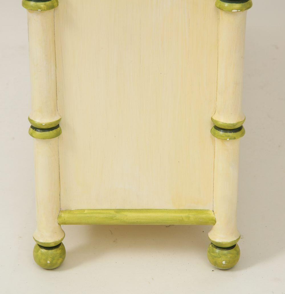 Colefax & Fowler - Green Painted Hanging Shelf For Sale 2