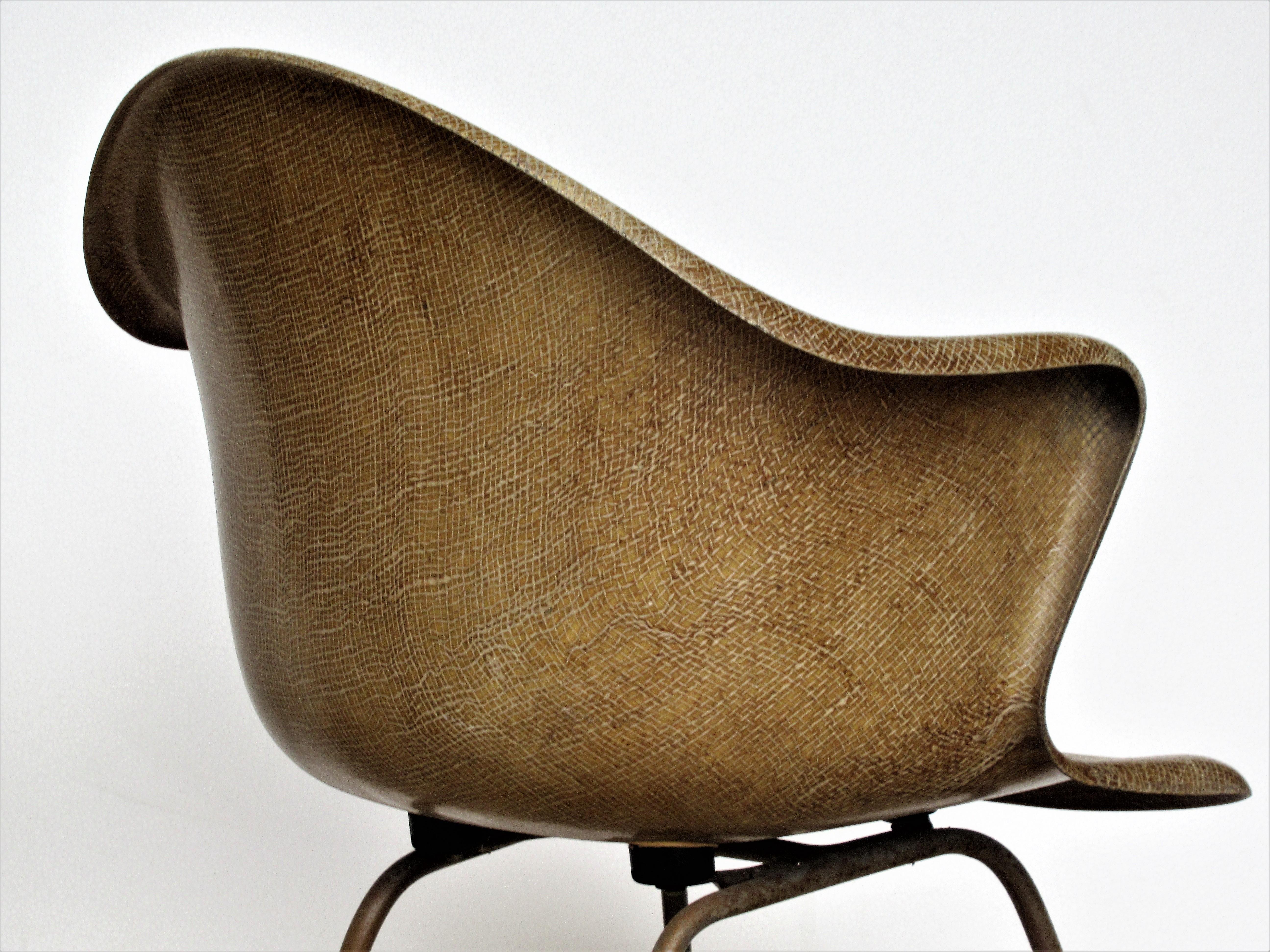 Coles Steel Modernist Fiberglass Bucket Chairs 2
