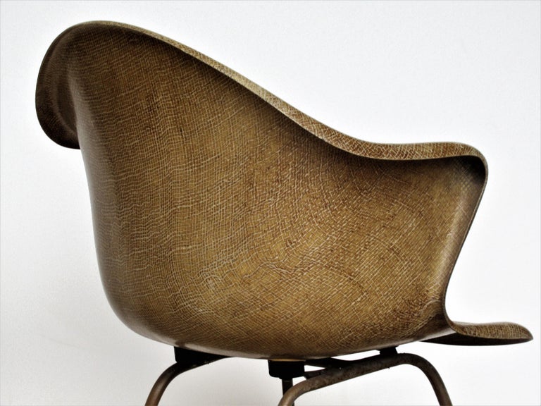 Coles Steel Modernist Fiberglass Bucket Chairs at 1stDibs