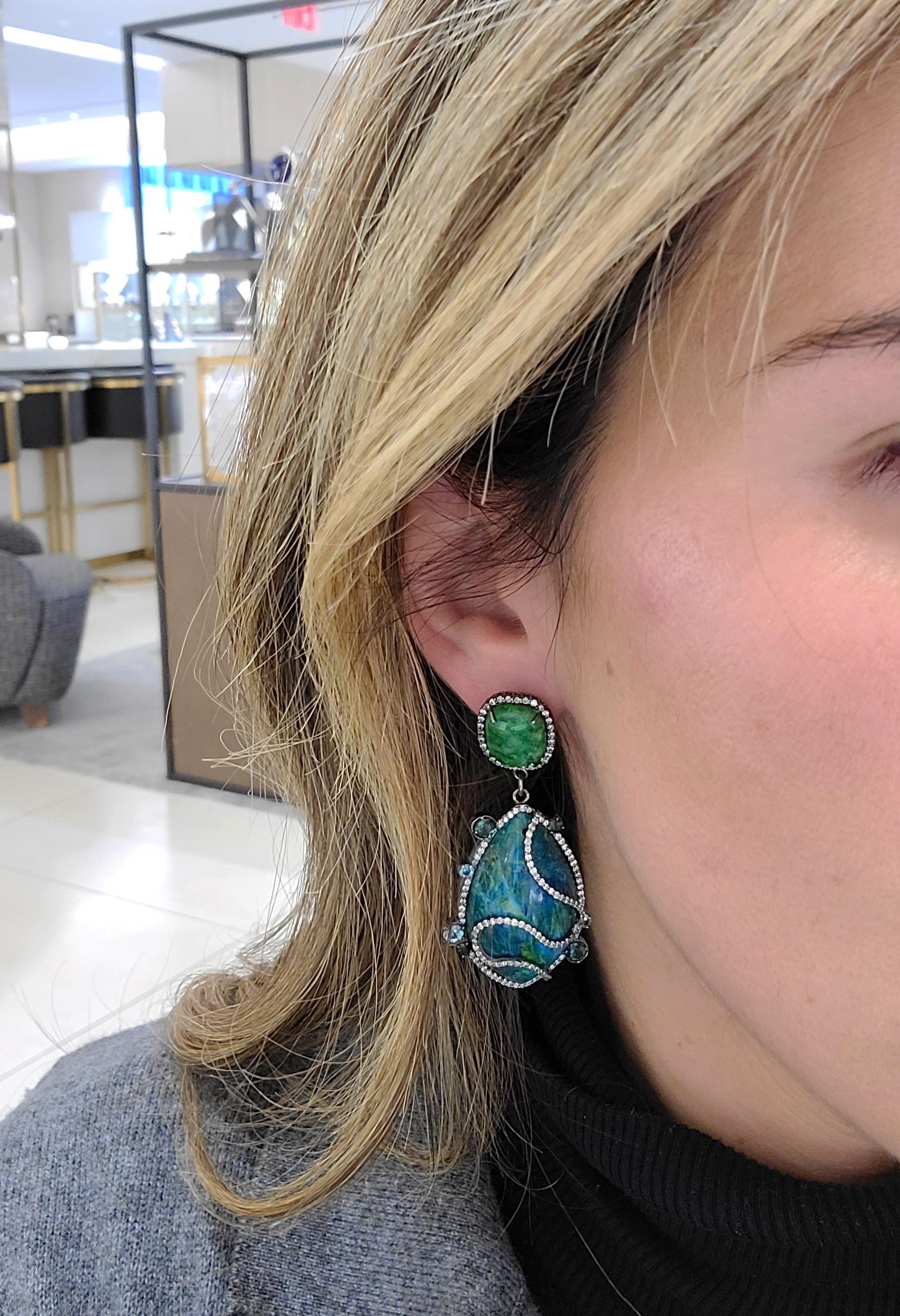 Since launching her namesake collection in 1995, Colette has been pushing the boundaries of fine jewelry resulting in a collection that is timeless with a contemporary fashion edge.
These beautiful  18 karat gold earrings are designed with blue