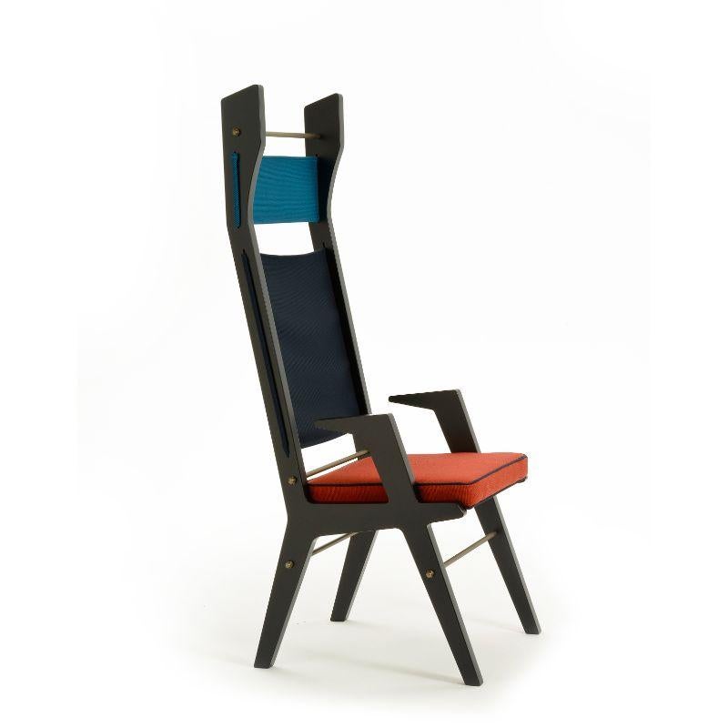 Fauteuil Colette Tourquoise - bleu - rouge de Colé Italia avec Lorenza Bozzoli.
(produit sur mesure)
Dimensions : H.157 D.66,5 W.55 cm.
MATERIAL : petit fauteuil à haut dossier en structure MDF laqué noir ; assise et dossier