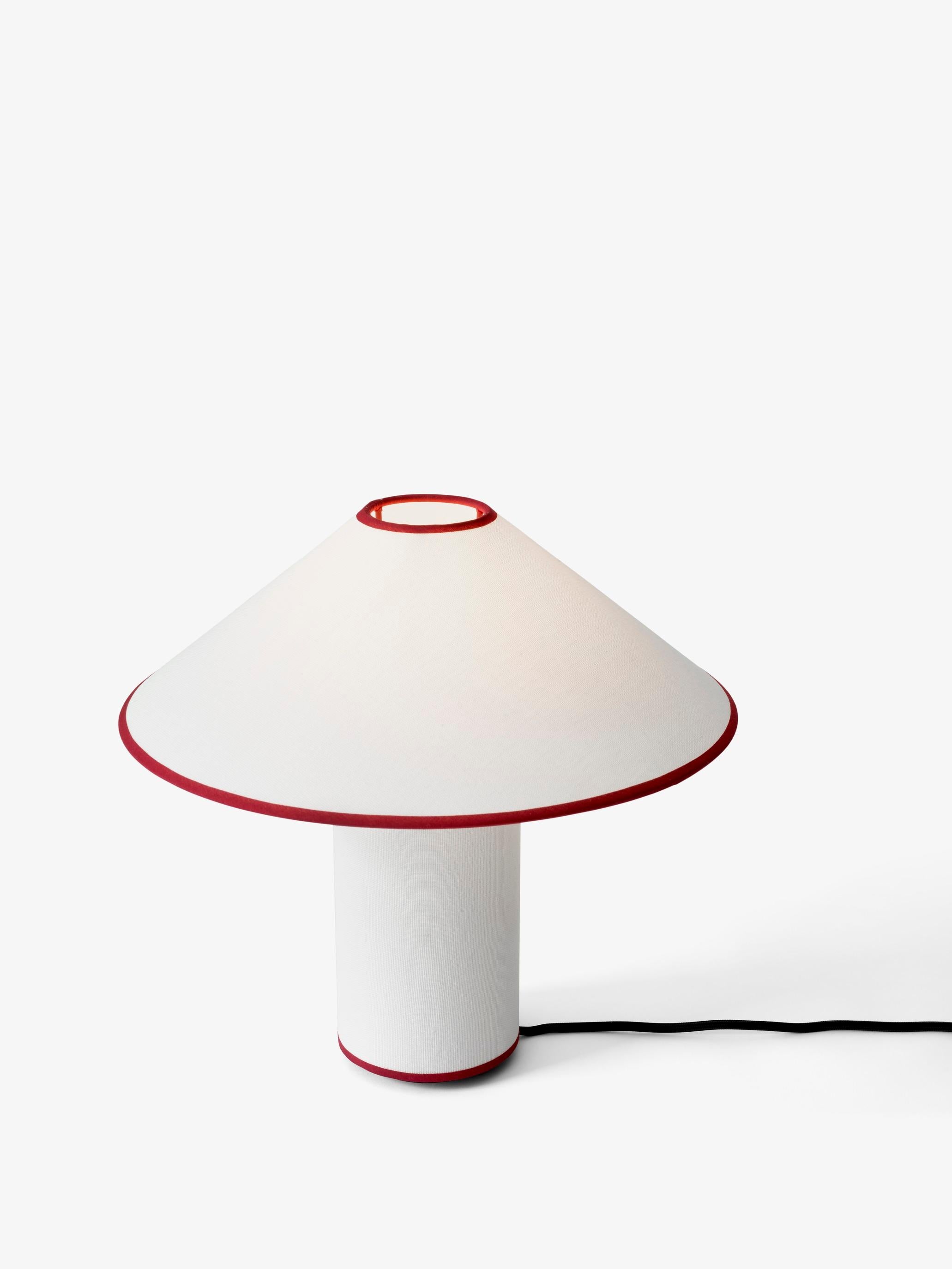 Scandinave moderne Colette ATD6, White & Merlot, lampe de bureau pour &Tradition en vente