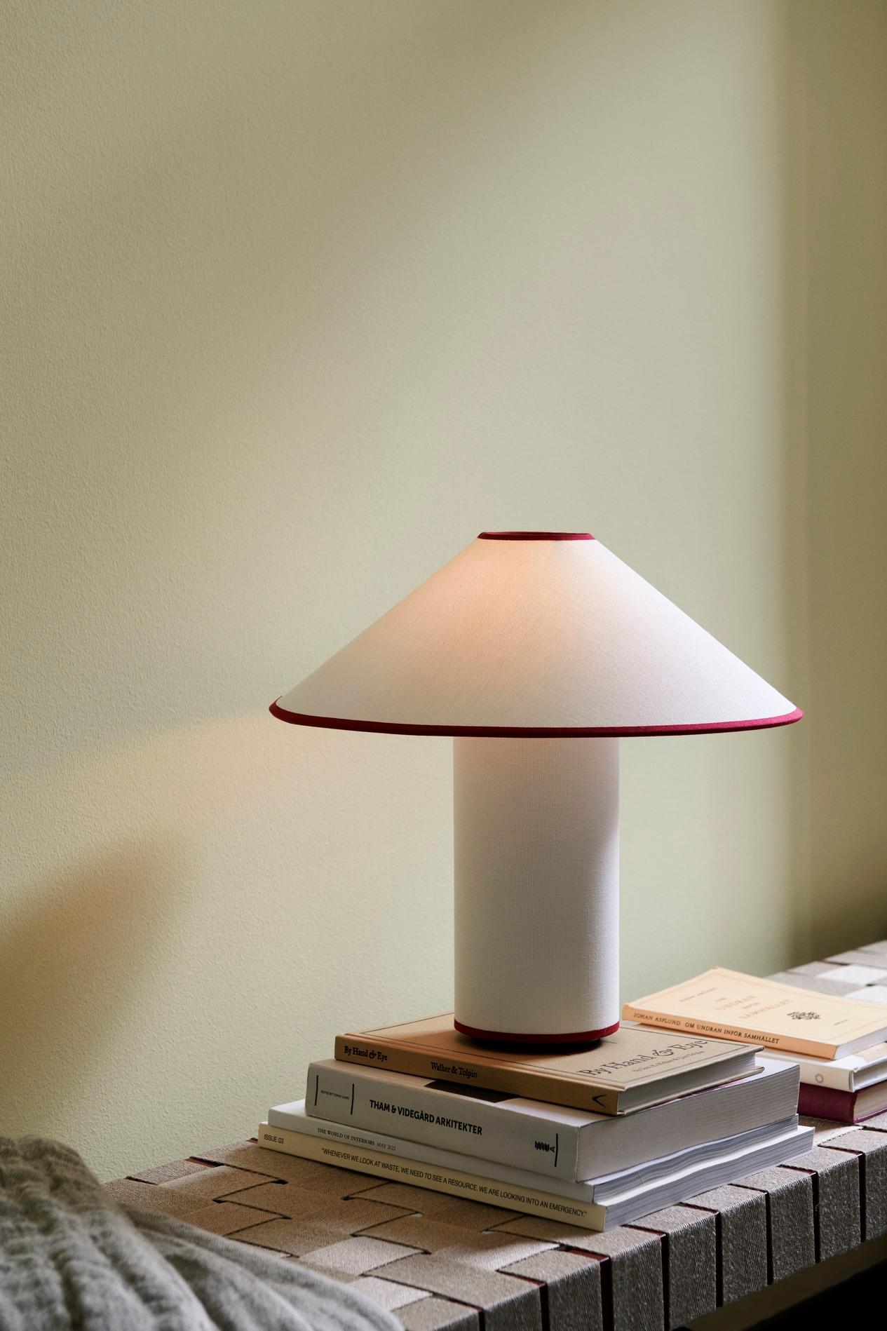 Colette ATD6, Weiß & Merlot, Tischlampe für &Tradition (Chinesisch) im Angebot