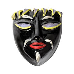 Elegante schwarze und farbige Keramikmaske von Colette Gueden für Le Printemps Primavera