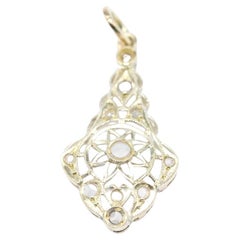 Colgante 1900 en Oro Amarillo y Diamantes. Segunda mano D362748JC