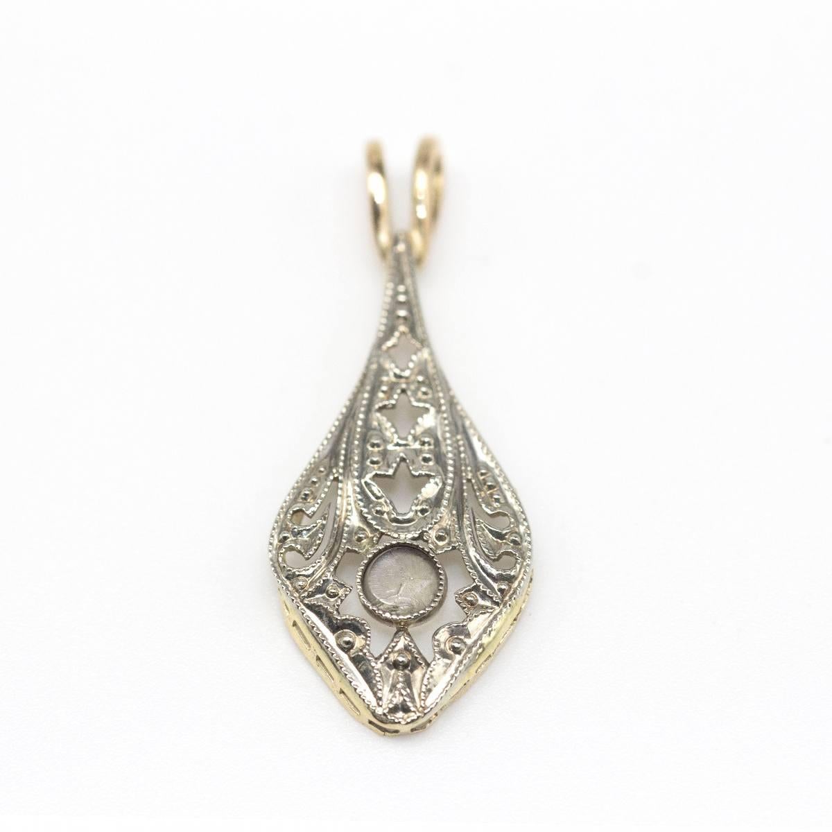 Gelbgold-Anhänger mit 8 Diamanten für Frauen : 0,96 Gramm : 3cm lang und 1,3cm breit : 18kt Gelbgold : Vintage Produkt aus zweiter Hand : Ref:. D364090JC