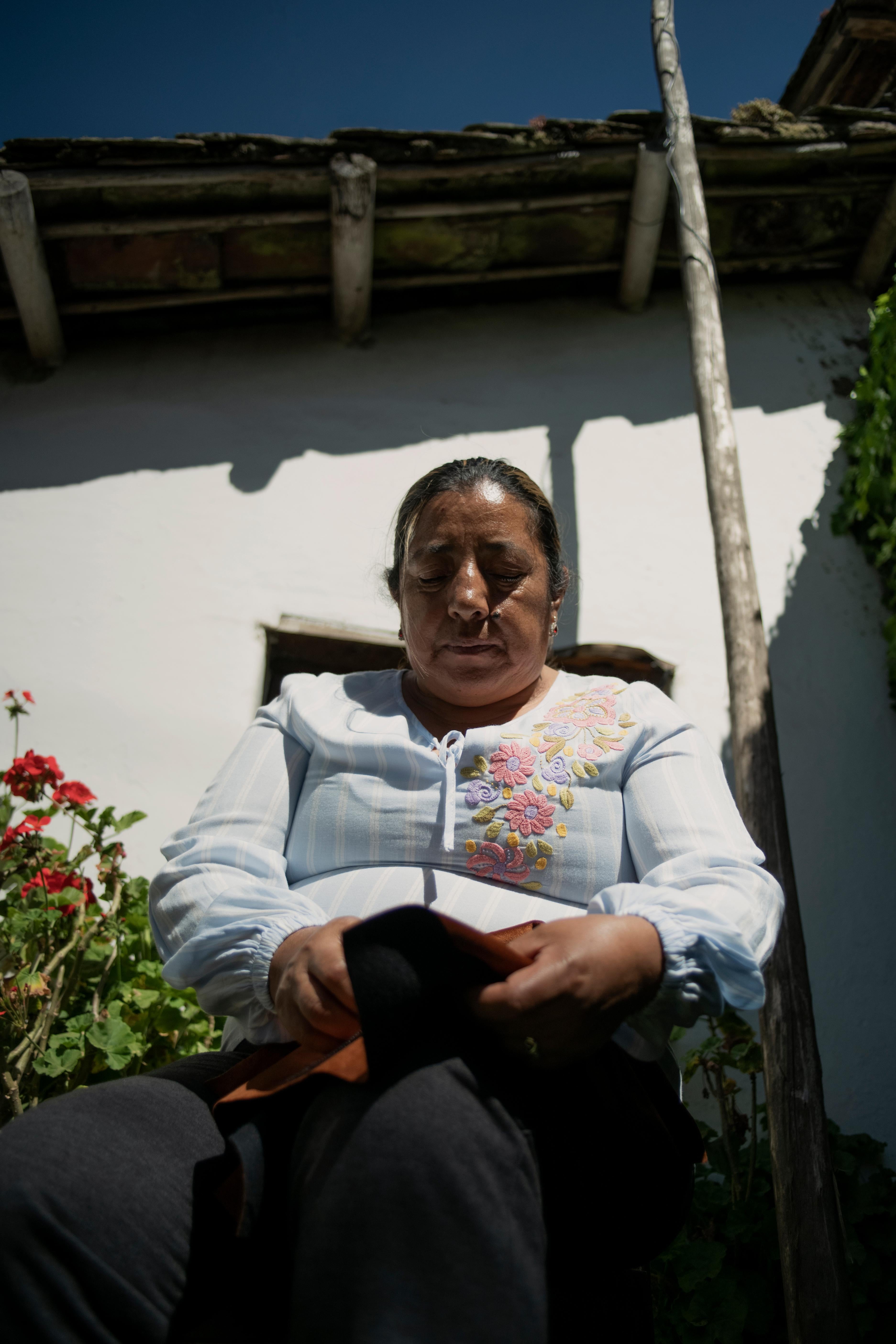 COLIBRÍ Coussins décoratifs brodés à la main en tissu ivoire ANDEAN, lot de 2 en vente 5