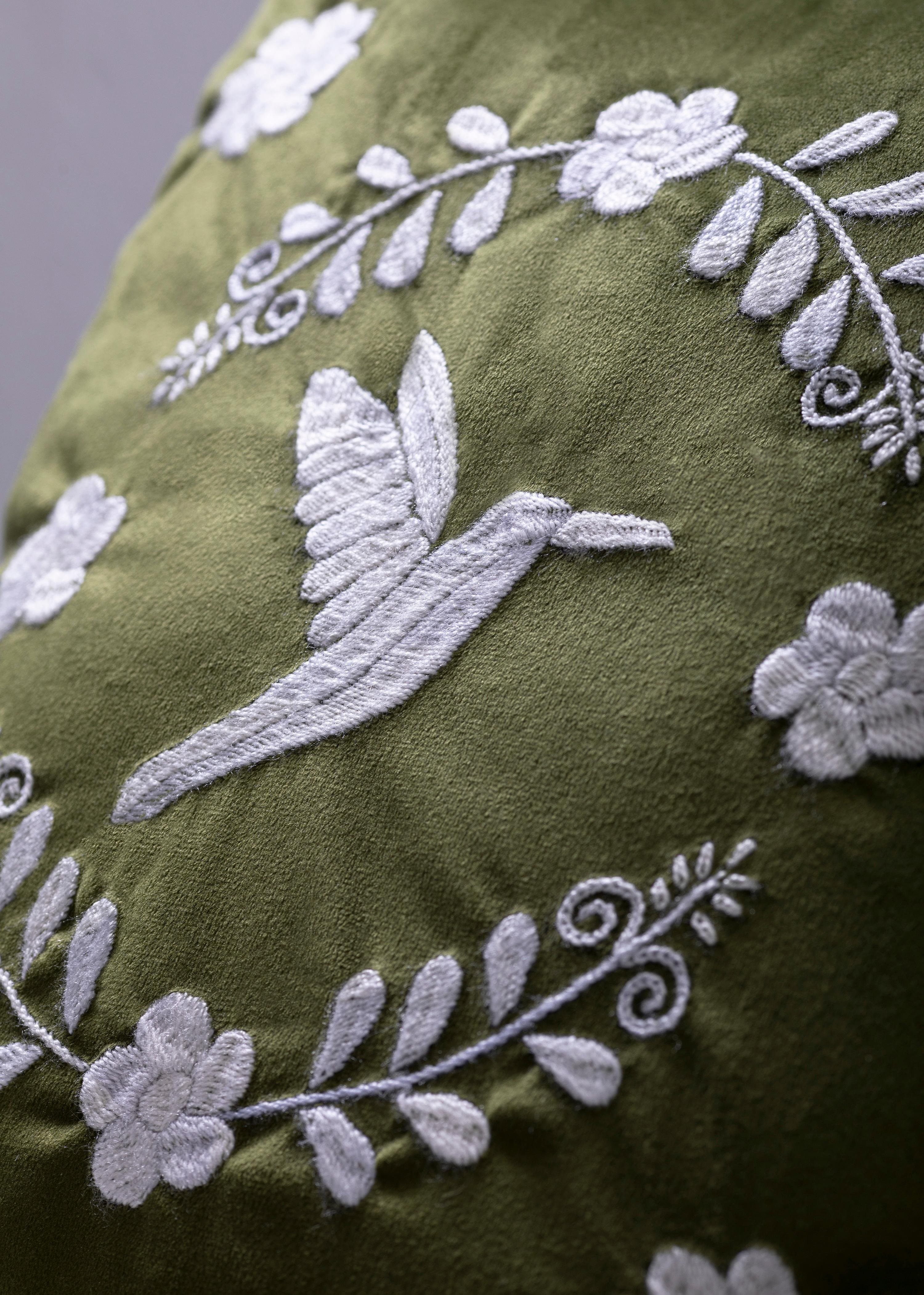 Cuscini decorativi ricamati a mano COLIBRÍ in velluto di Oliver di ANDEAN, Set di 2 In condizioni Nuovo in vendita a Quito, Pichincha