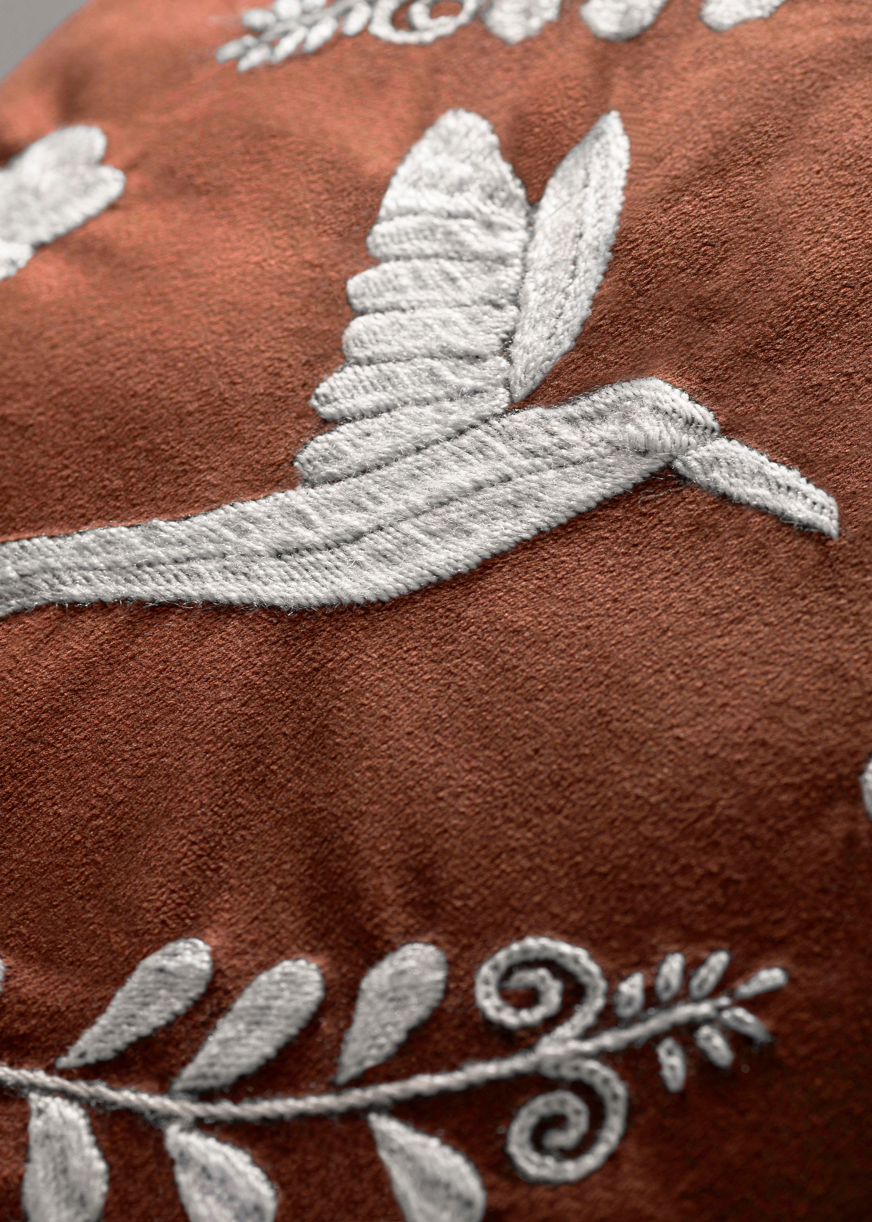 Cuscini decorativi ricamati a mano COLIBRÍ in velluto Terracota ANDEAN, Set di 2 In condizioni Nuovo in vendita a Quito, Pichincha