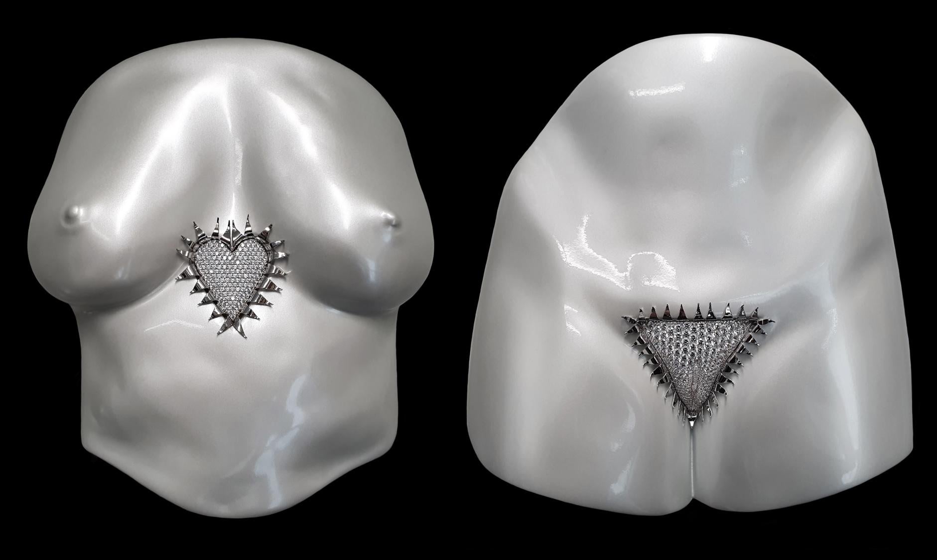 "Sacred Trove" Scultura figurativa 12 x 12 in Ed. di 3 di Colin Burn