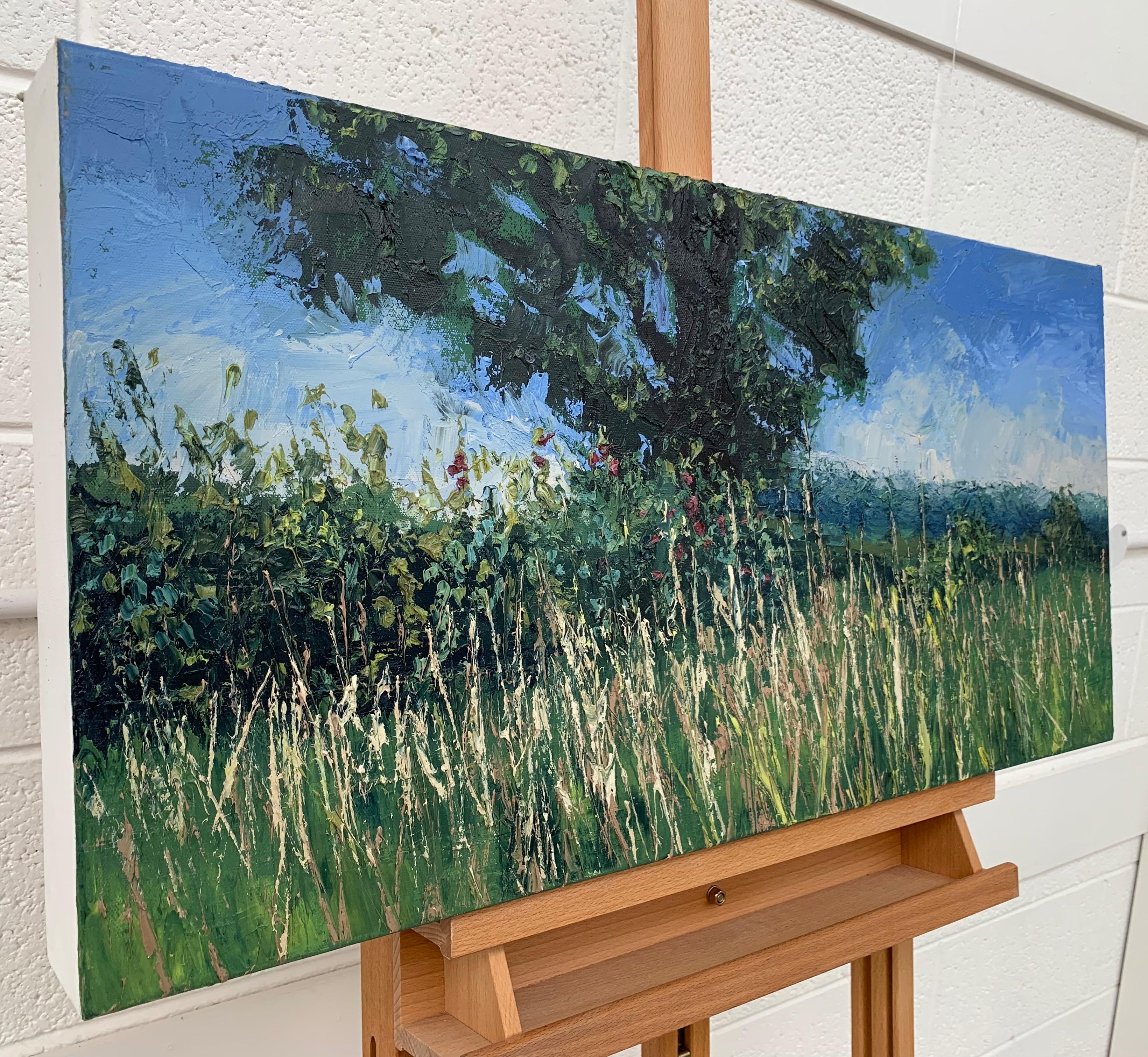 Sommer-Meadow-Landschaft Impasto-Ölgemälde mit Baum, Impasto-Gemälde des britischen Künstlers (Grau), Figurative Painting, von Colin Halliday