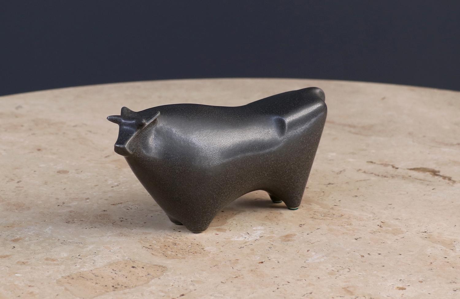 Sculpture de vache émaillée en céramique de Colin Melbourne pour Beswick 