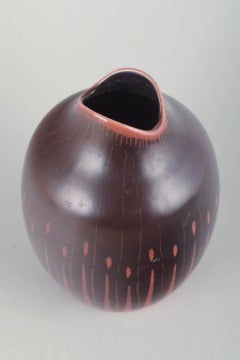 Colin Melbourne for Beswick. Ceramic vase in reddish and brown tones. Mid-20th C