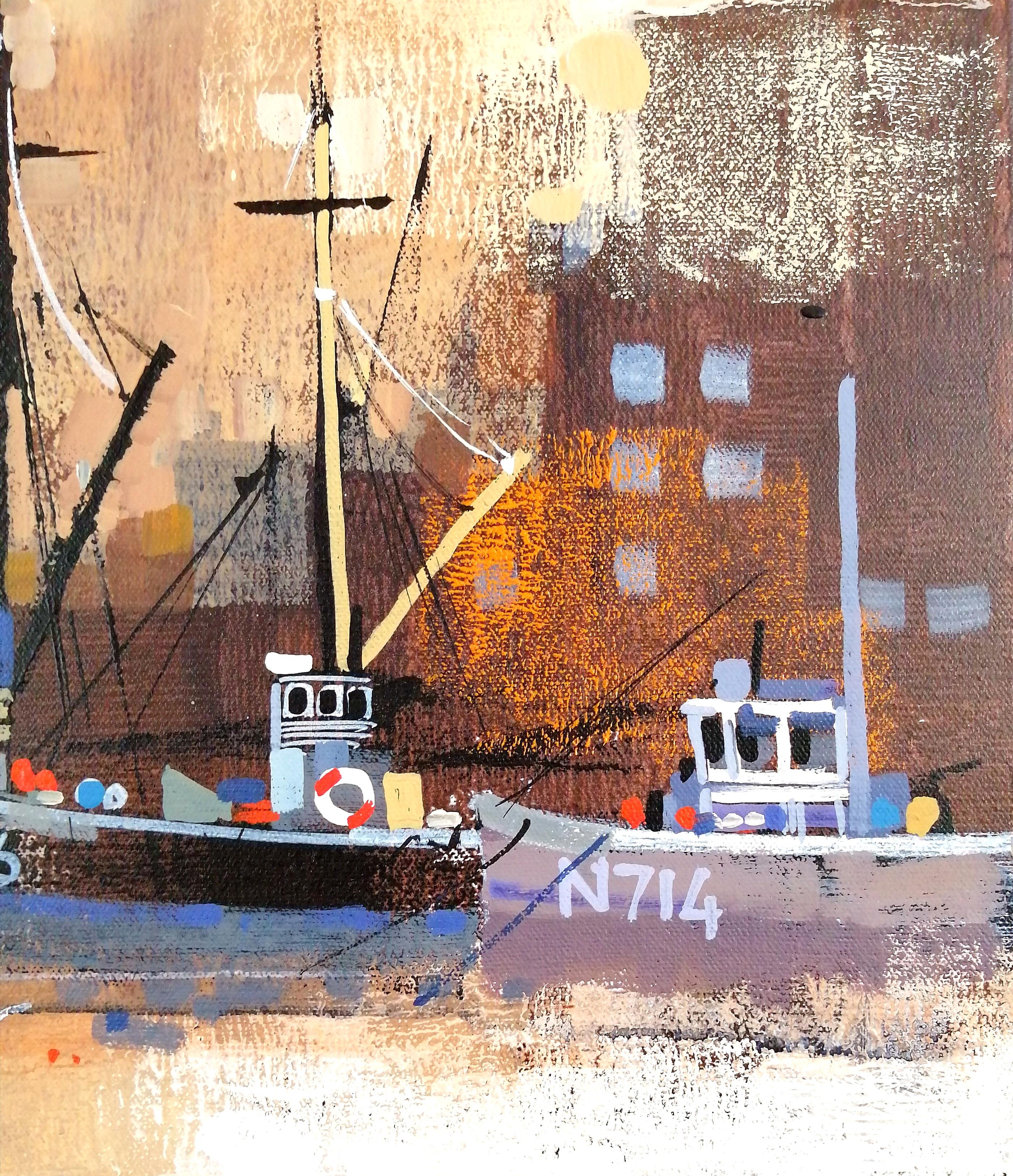Barche di Newlyn, Cornovaglia - Pittura ad olio astratta della Cornovaglia, paesaggio costiero britannico - Landscape Painting Beige di Colin Ruffell
