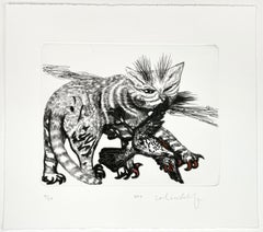 Gato con garras rojas y un pájaro