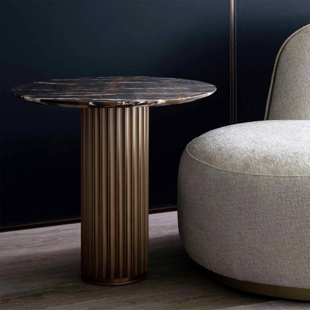 Table d'appoint Colisee en bronze et marbre Calacatta en vente 3