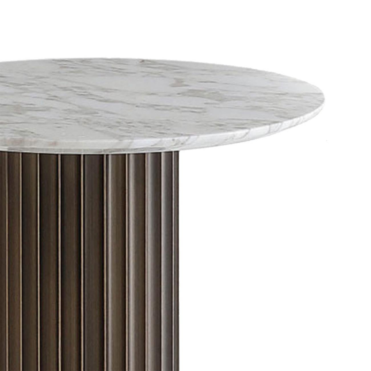 italien Table d'appoint Colisee en bronze et marbre Calacatta en vente