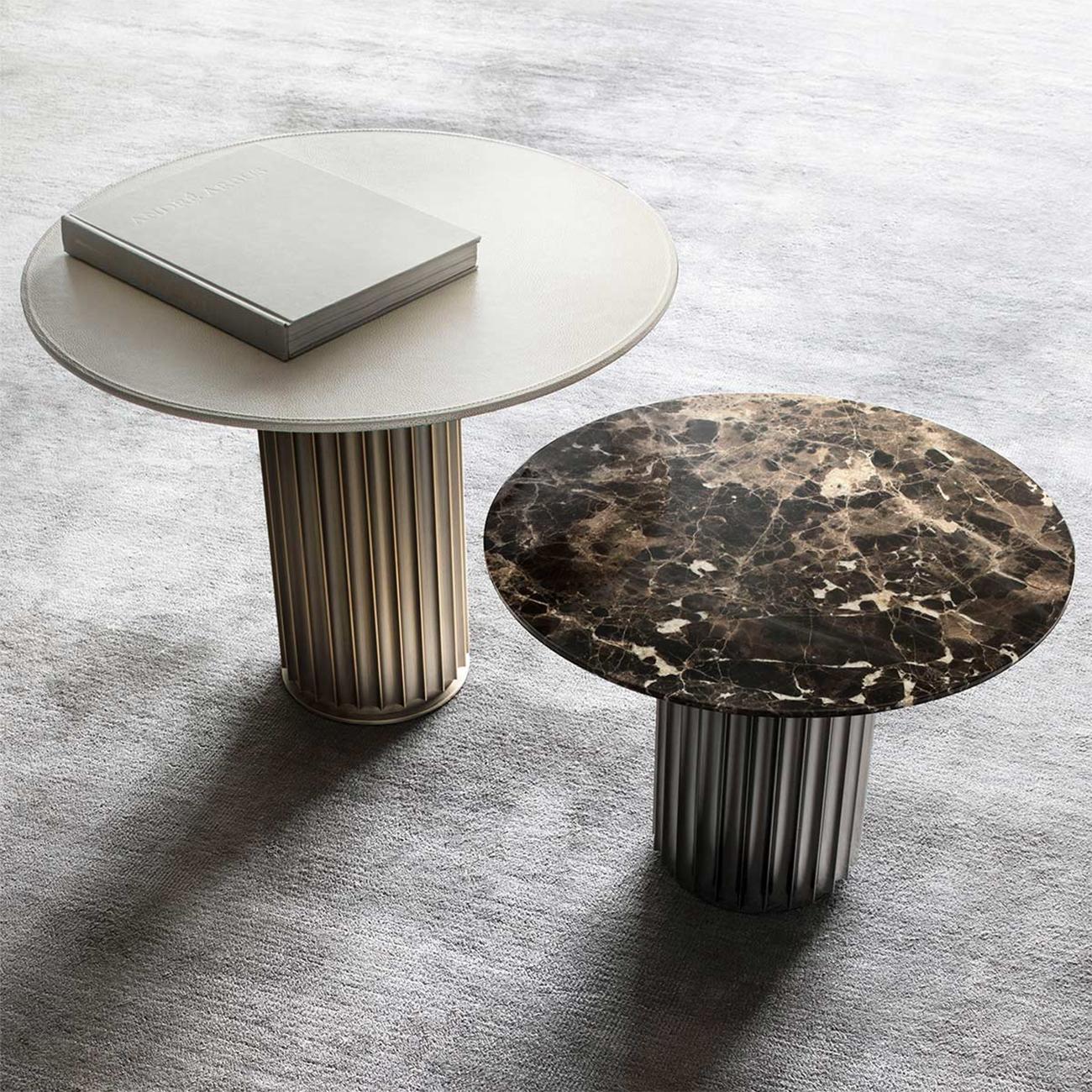 XXIe siècle et contemporain Table d'appoint Colisee en bronze et marbre Calacatta en vente