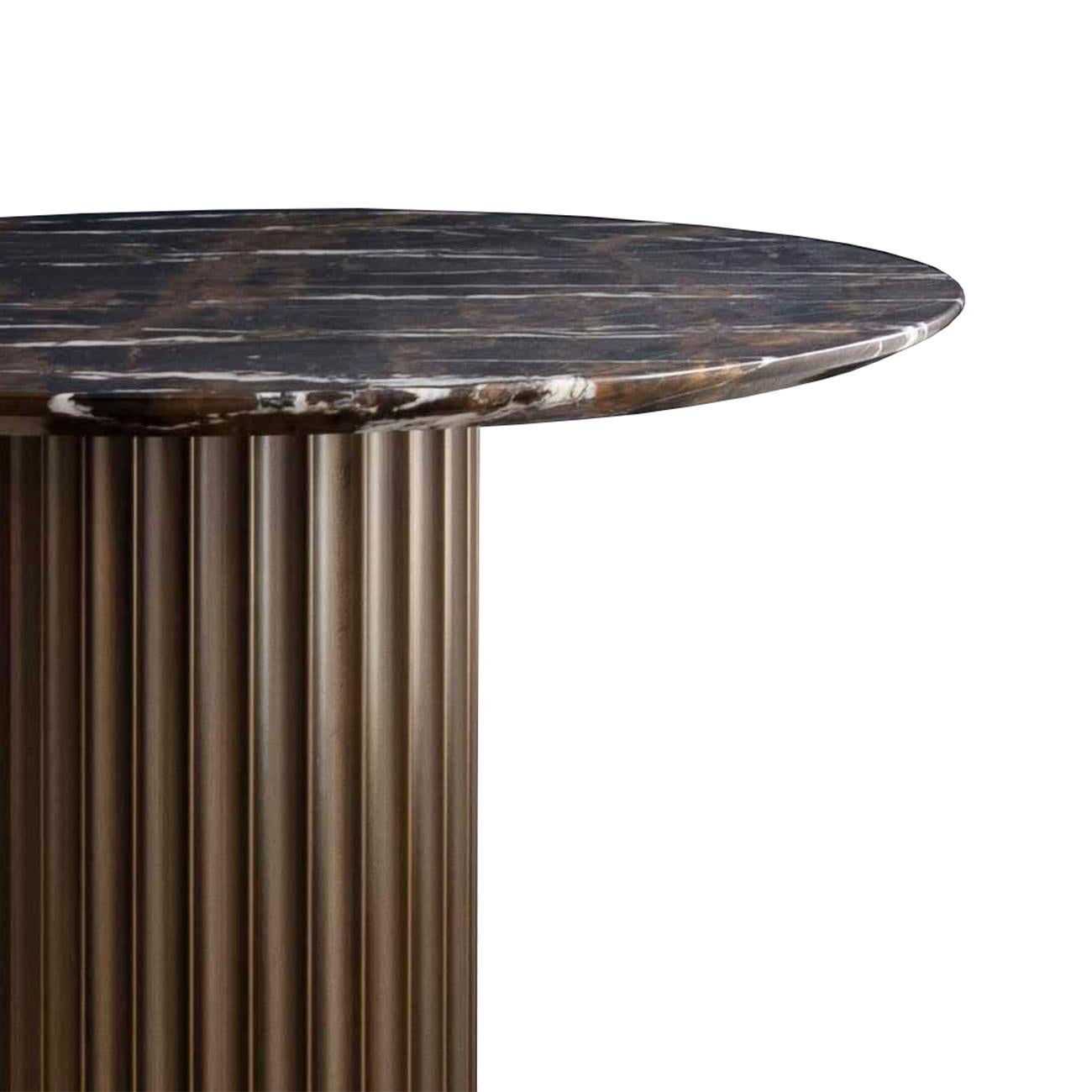 Table d'appoint Colisee en bronze et marbre Calacatta en vente 2