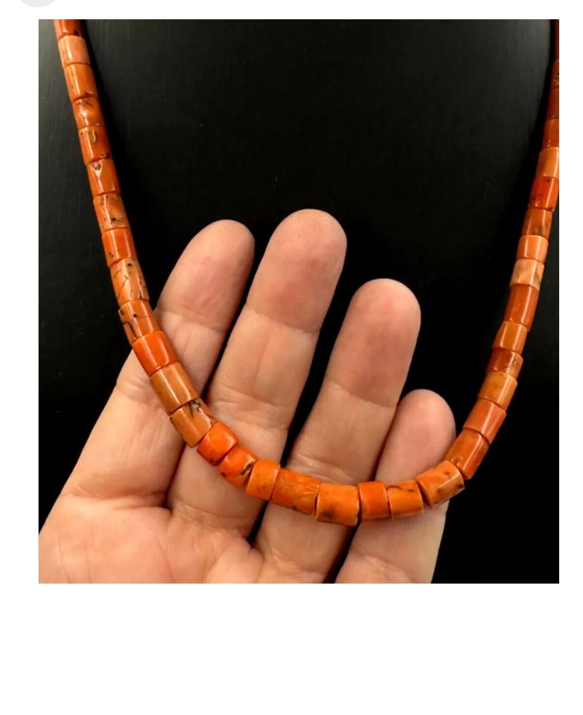 Collana antica di corallo mediterraneo cerasuolo tradizionale Sud Italia In condizioni buone in vendita a Terni, IT