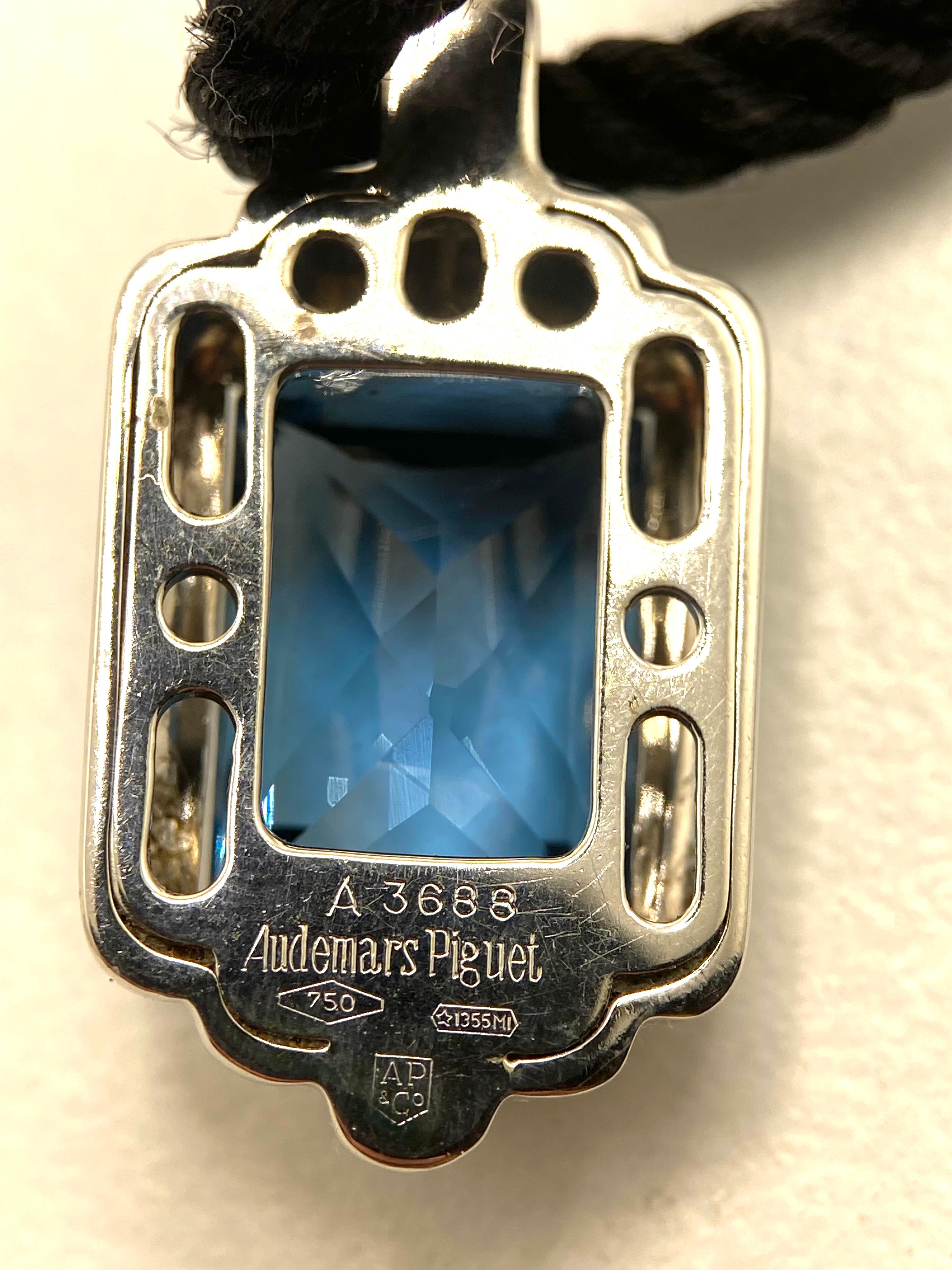 Collana  Audemars  PiQUE con Diamanti e Topazio Blu in Oro Bianco 18k In condizioni Nuovo in vendita a Roma, IT