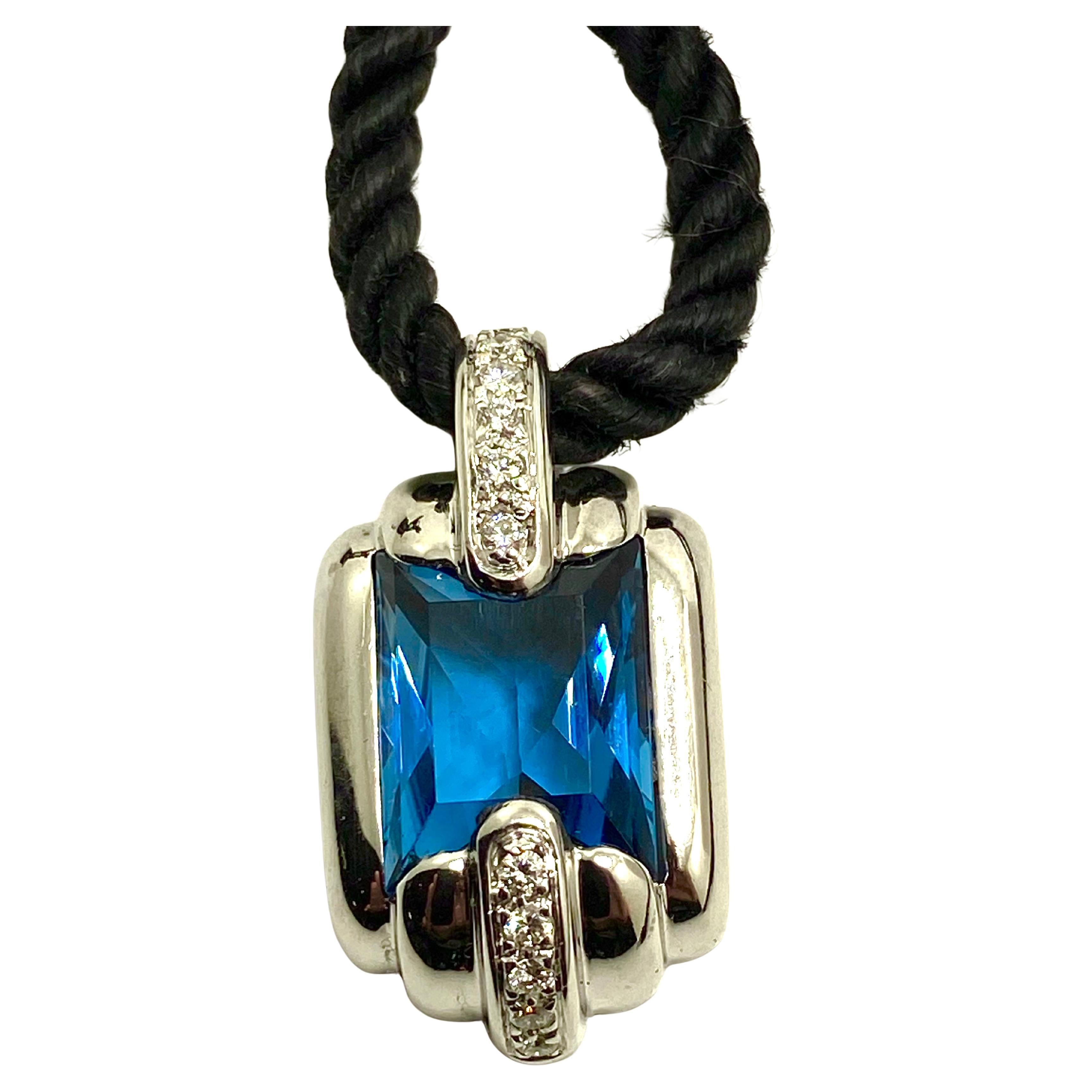 Collana  Audemars  PiQUE con Diamanti e Topazio Blu in Oro Bianco 18k in vendita