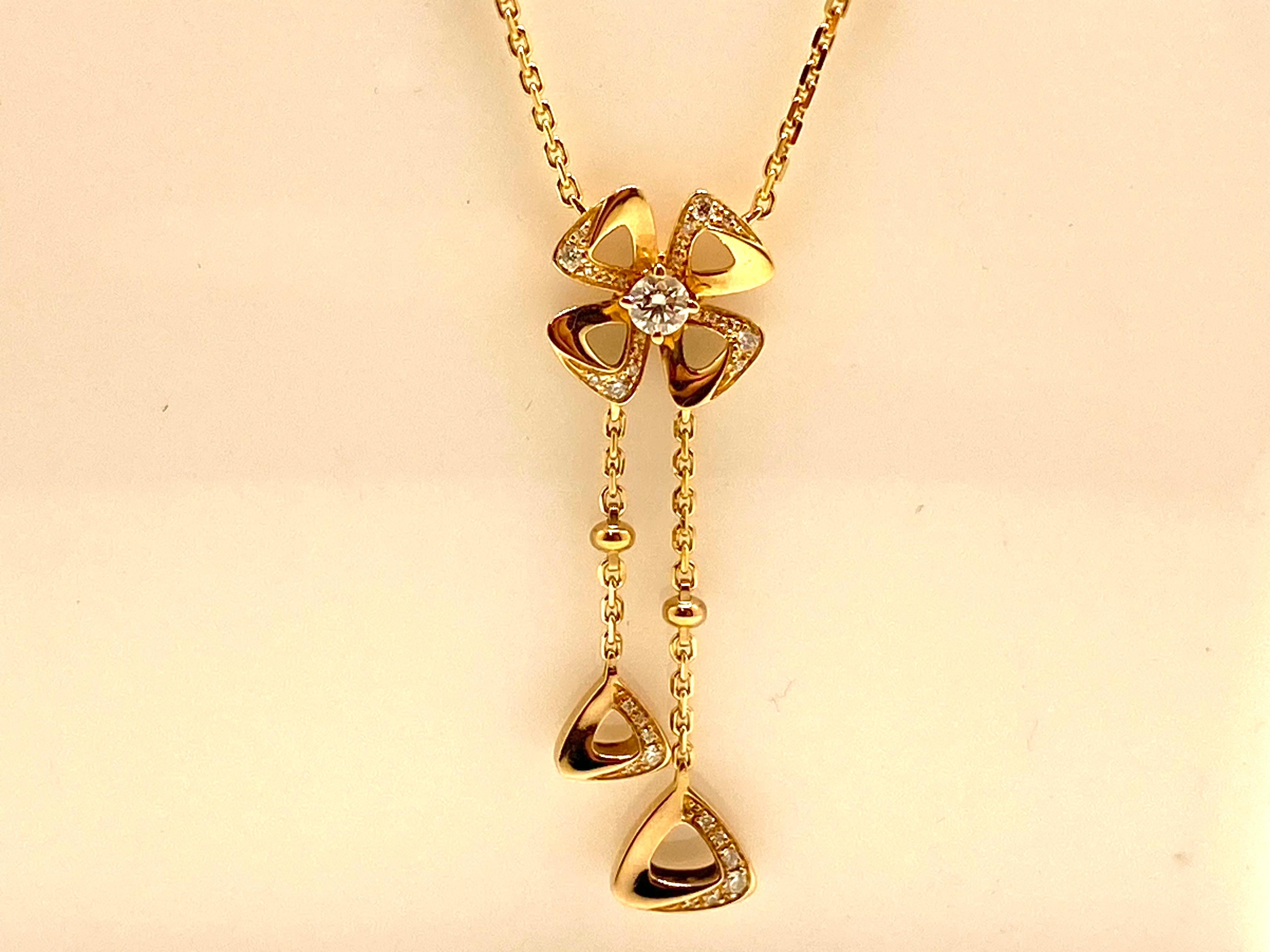 Art Nouveau Collana Bvlgari Fiorever Oro rosa 18kt E Diamanti in vendita