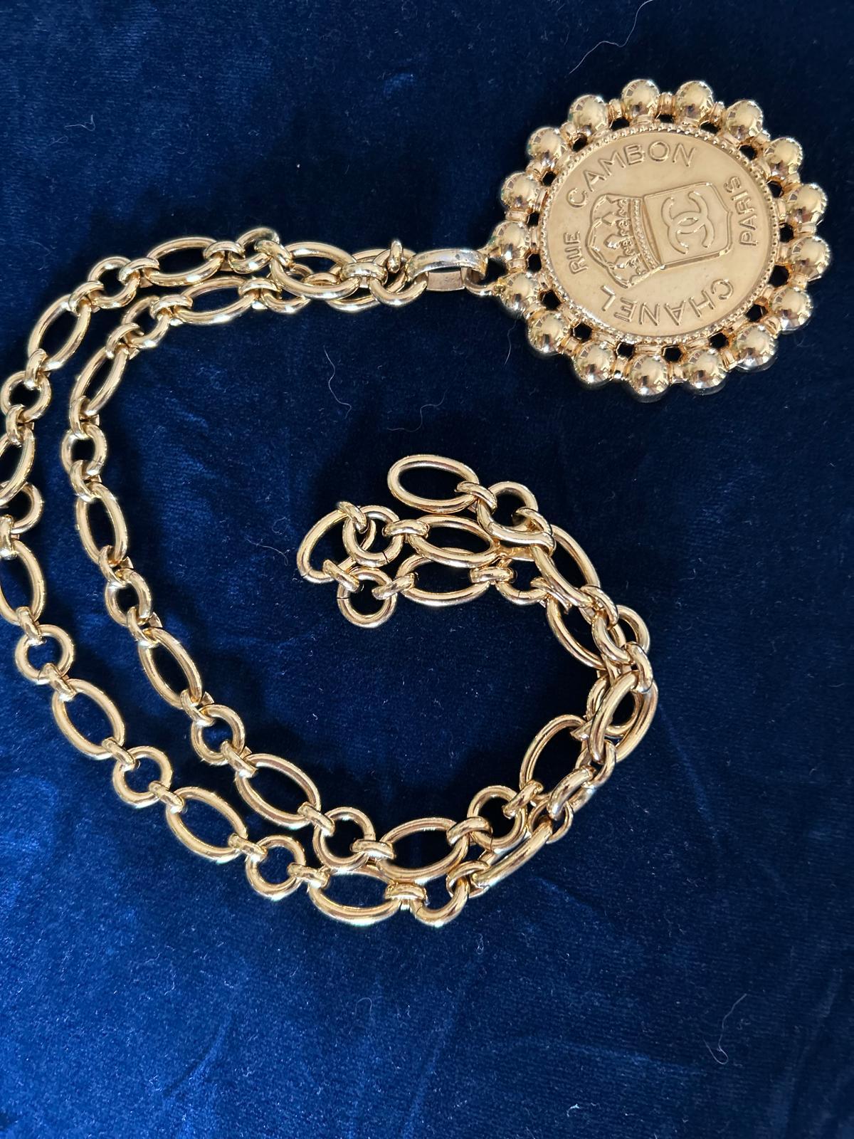Chanel necklace 1990s  in very good condition For Sale 9