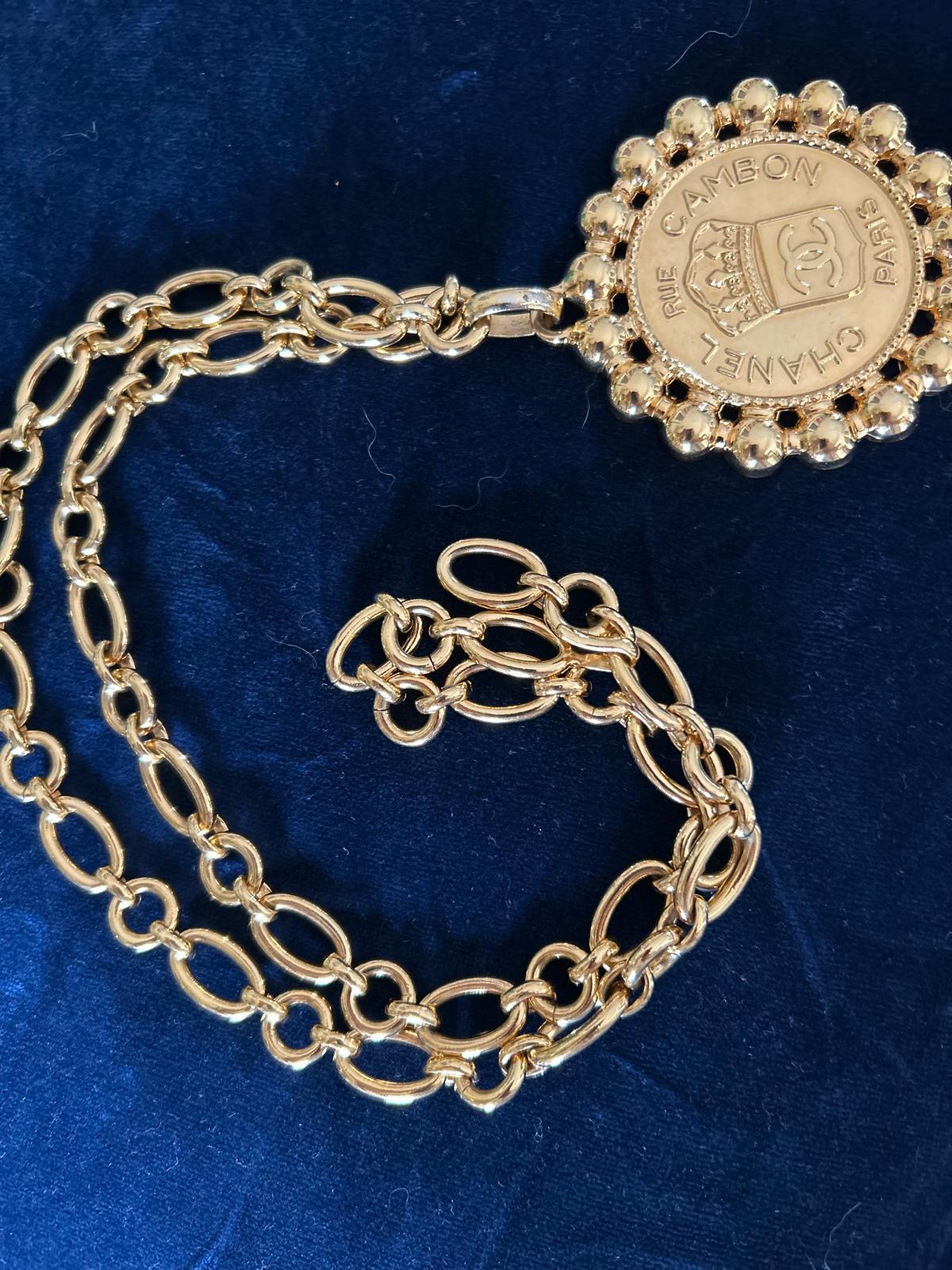 Chanel necklace 1990s  in very good condition For Sale 10