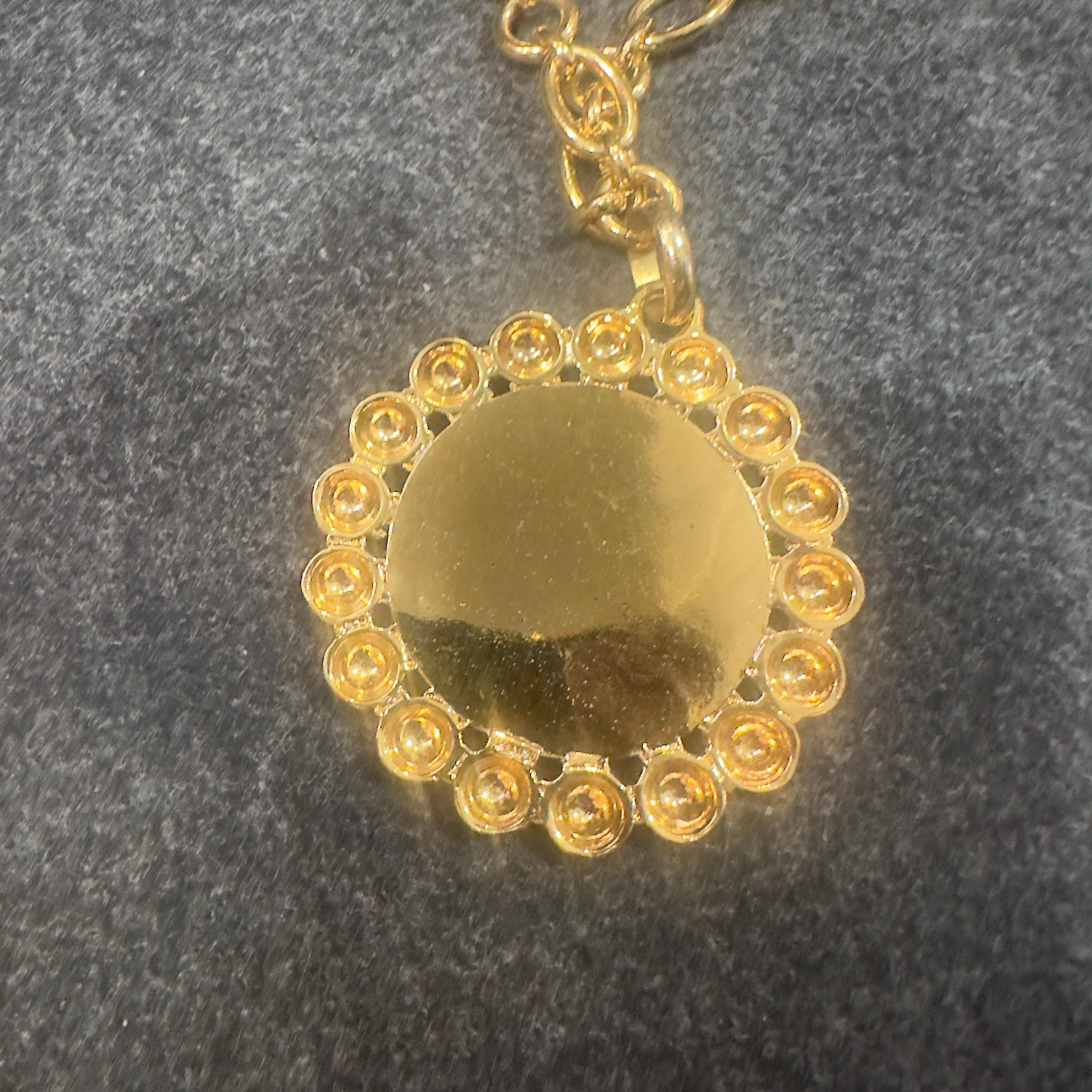 Women's or Men's Chanel necklace 1990s  in very good condition For Sale