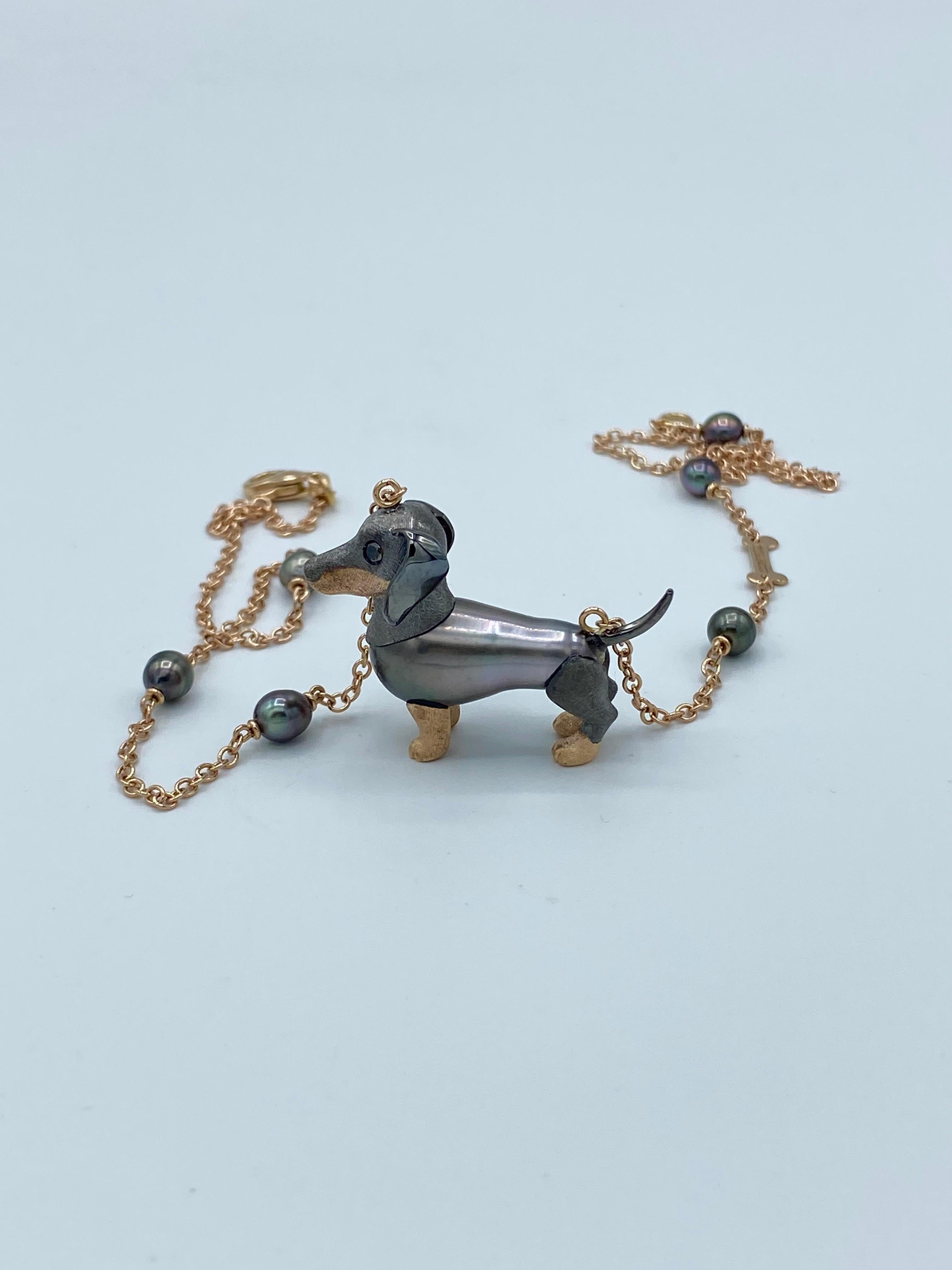 Collier teckel en or rose et blanc 18Kt avec perle keshi noire diamants en vente 6
