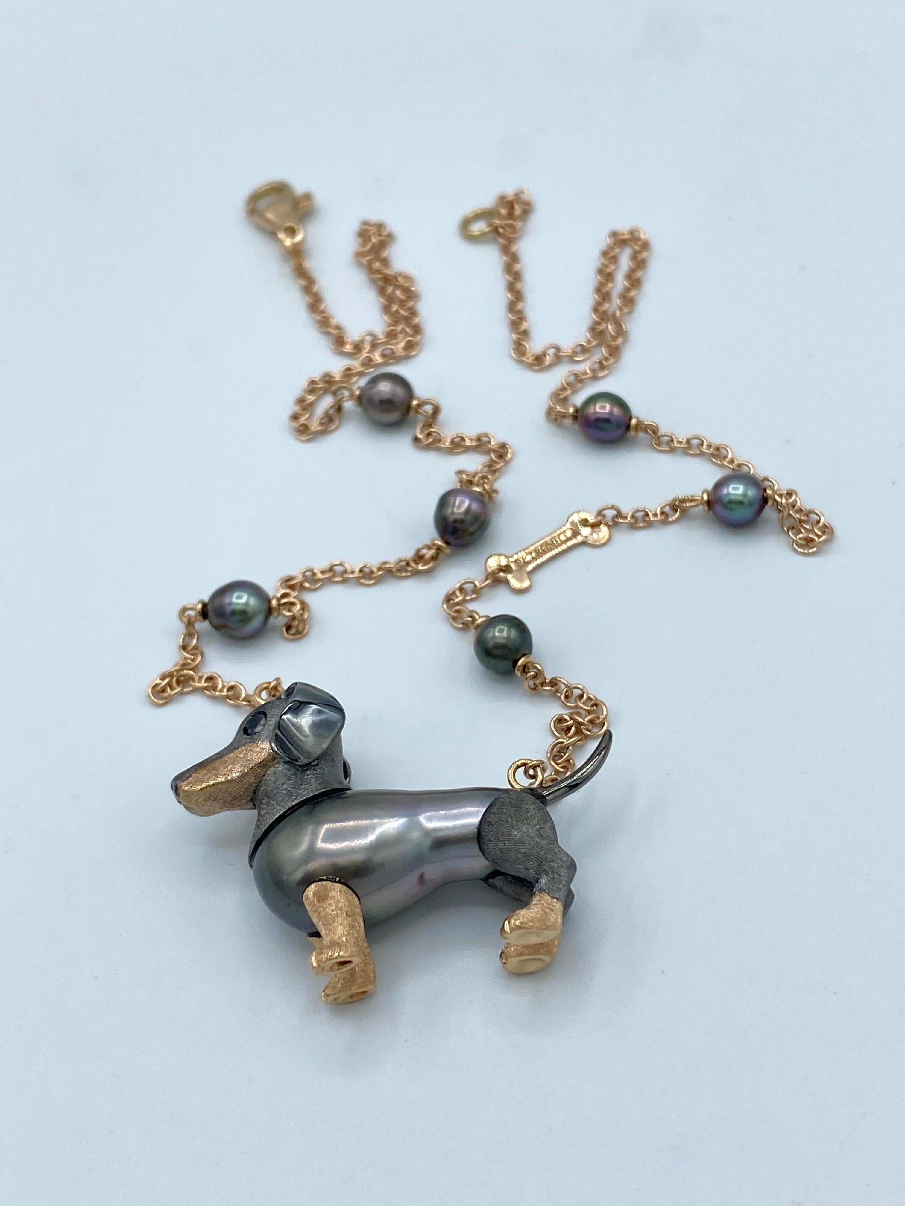 Collier teckel en or rose et blanc 18Kt avec perle keshi noire diamants en vente 2