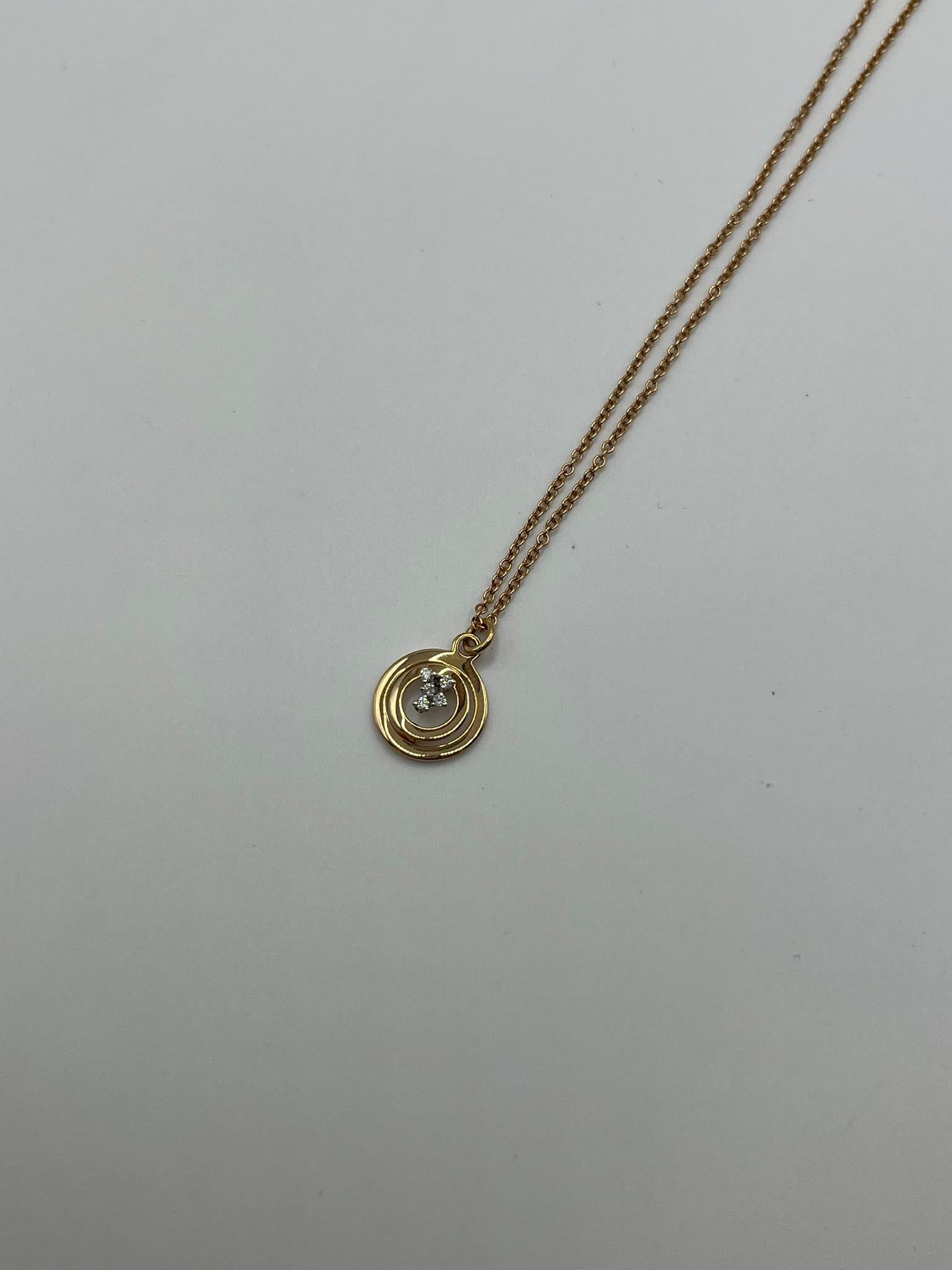 Moderno Collana con charm Damiani Sophia Loren in oro rosa 18 kt. e diamanti su collana in vendita